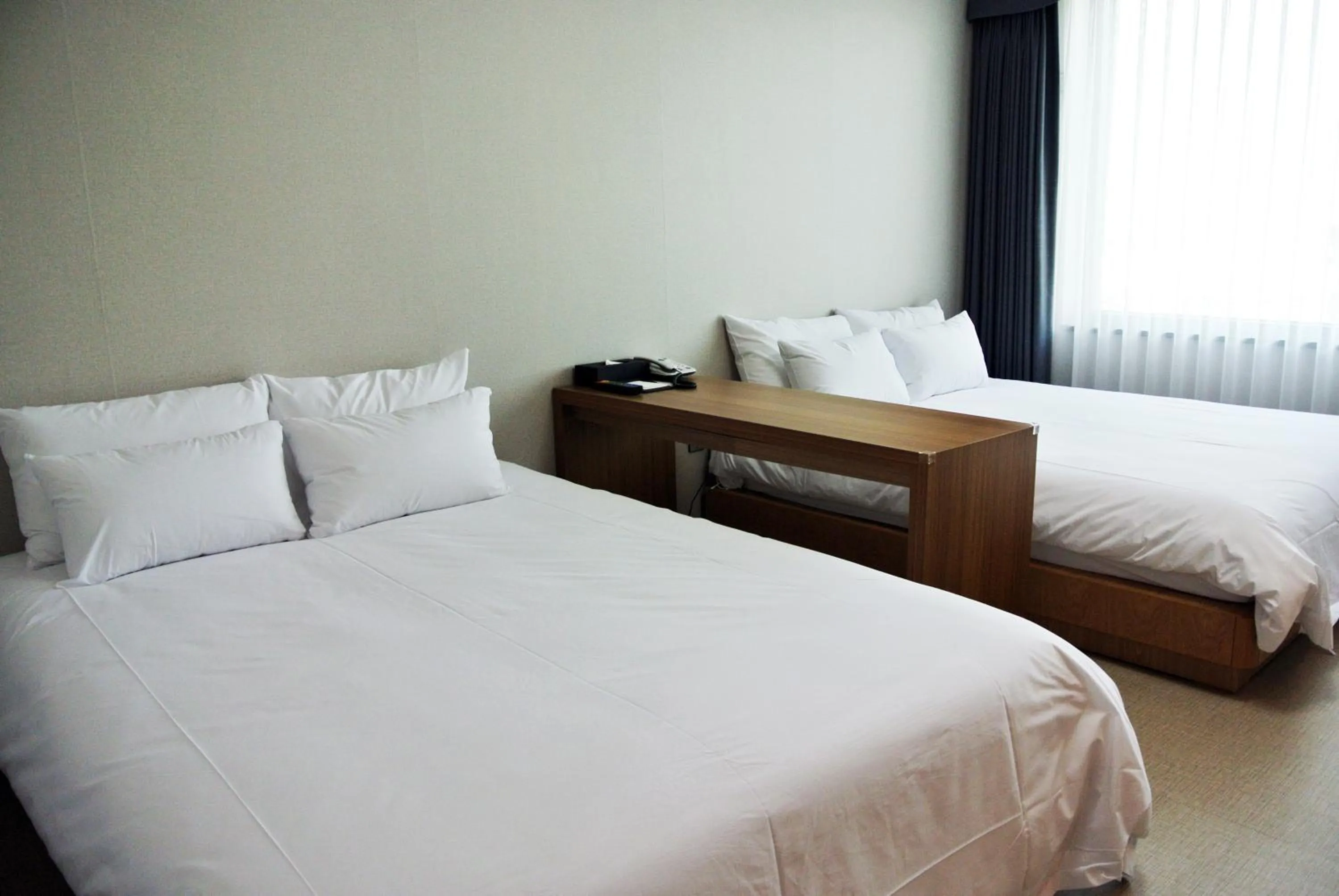 Seating area, Bed in Jeju Noblesse Hotel