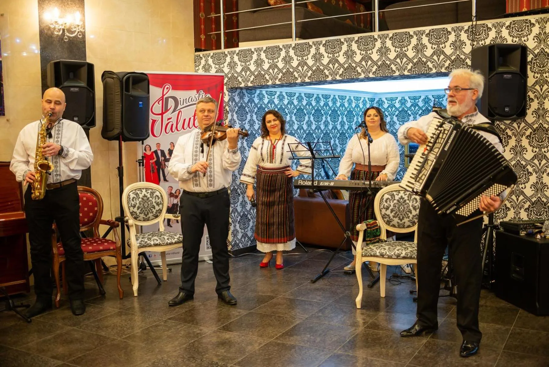 Entertainment in Manhattan Hotel & Restaurant