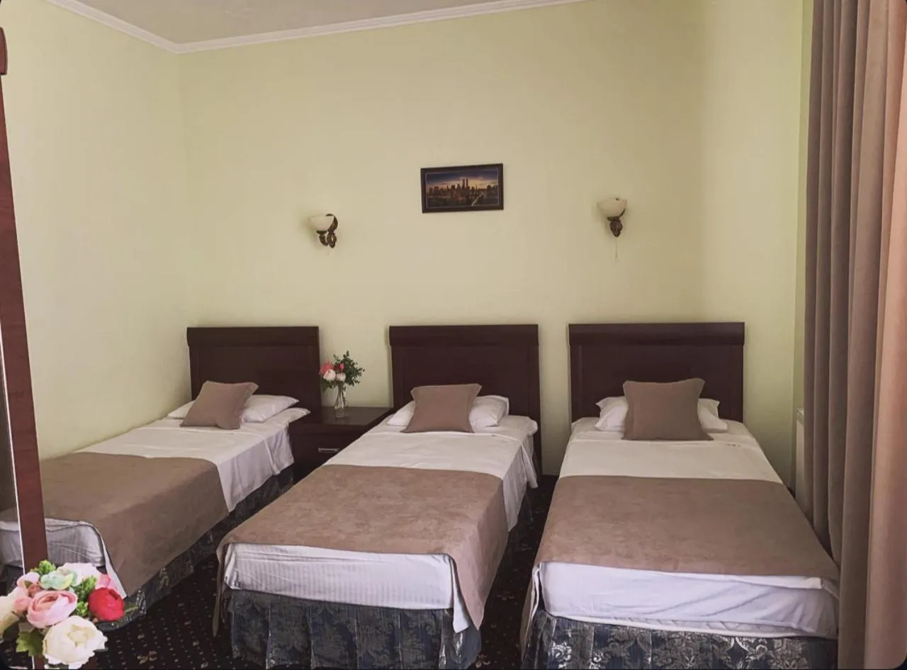 Photo of the whole room, Bed in Manhattan Hotel & Restaurant