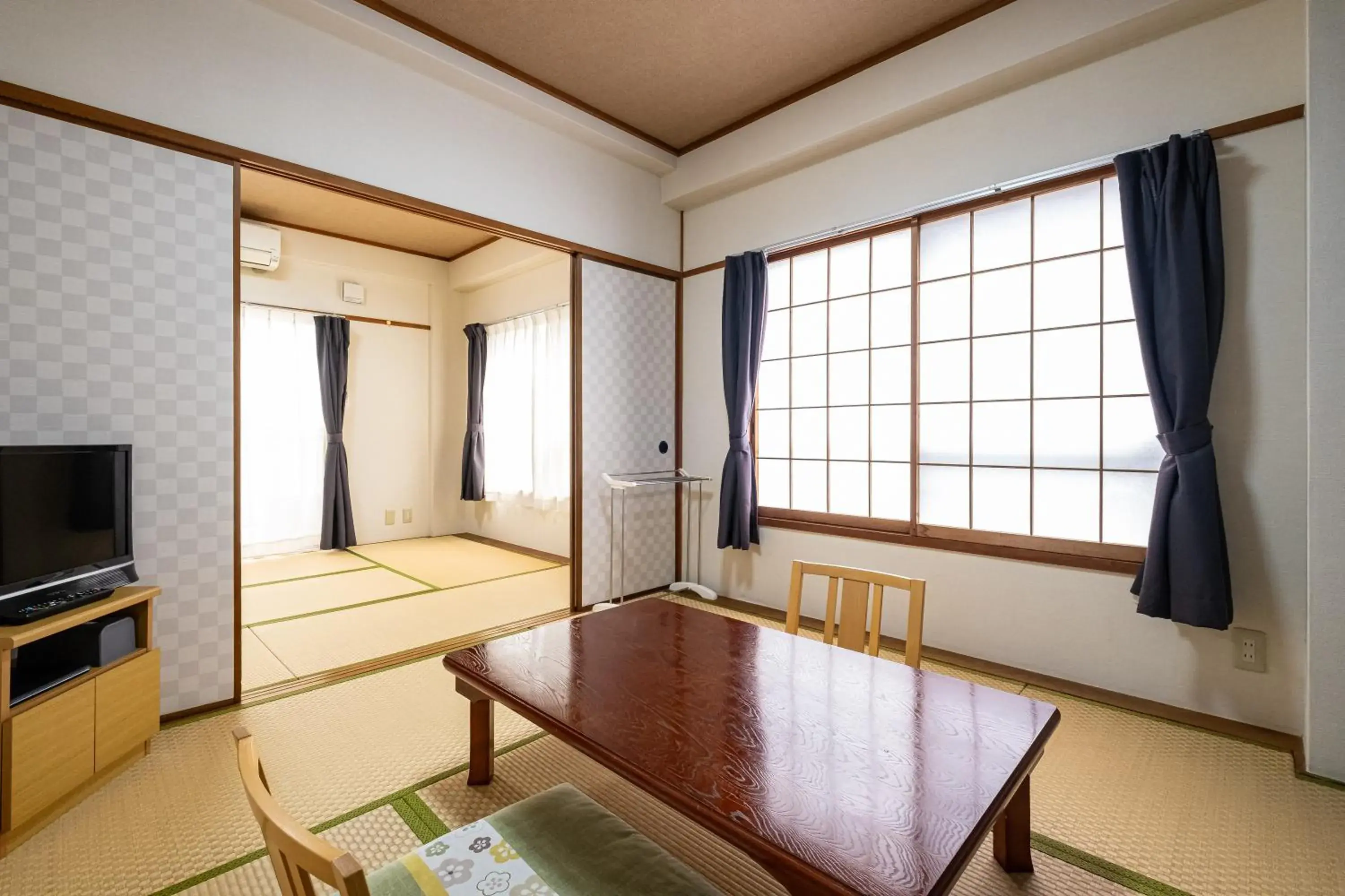 Twin Room with Mountain View - single occupancy in ITO-SPA Guest House YAMATOSO Twin Room with Mountain View - single occupancy in ITO-SPA Guest House YAMATOSO