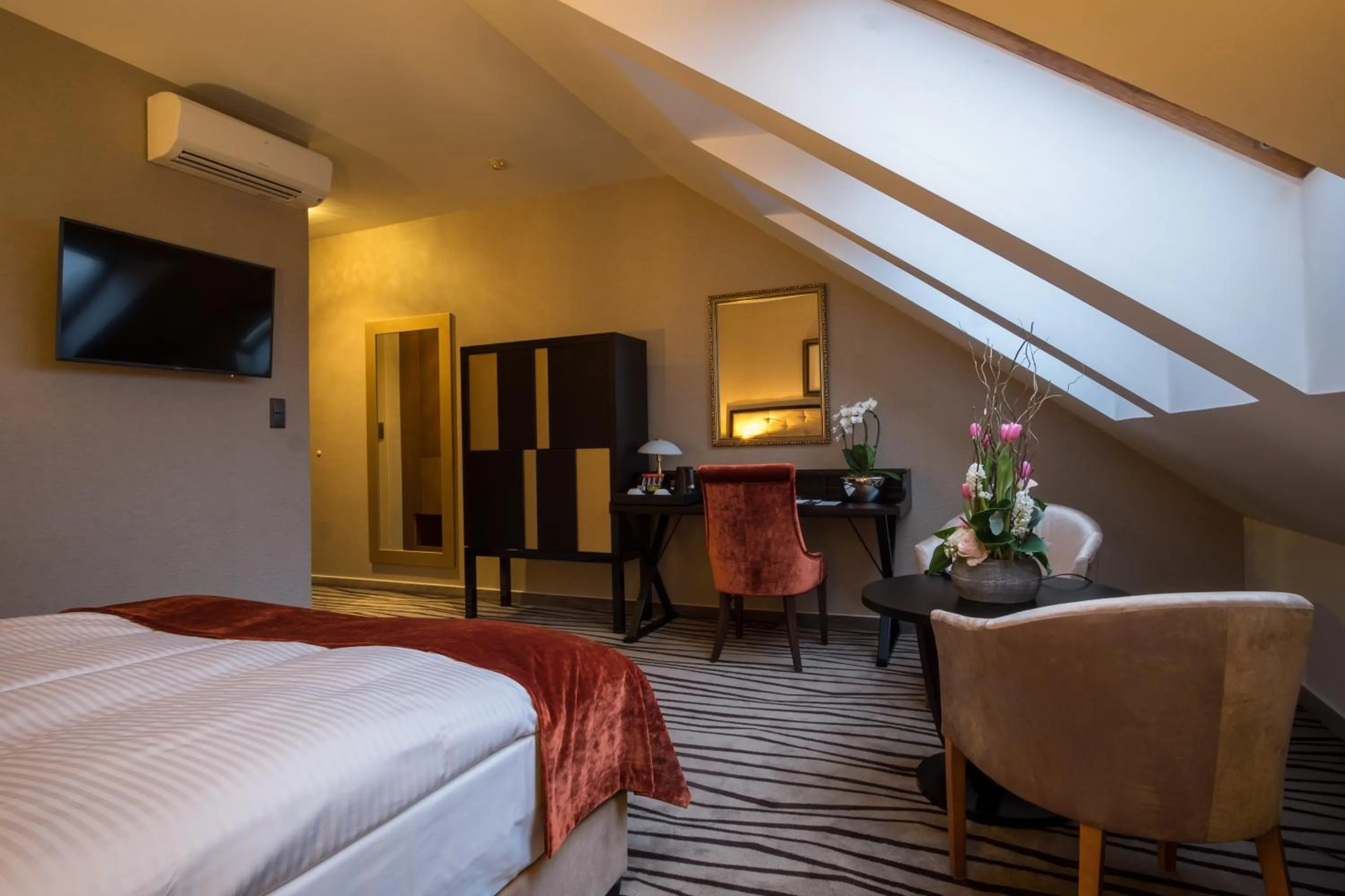 TV and multimedia, Bed in Boutique Hotel Slávia