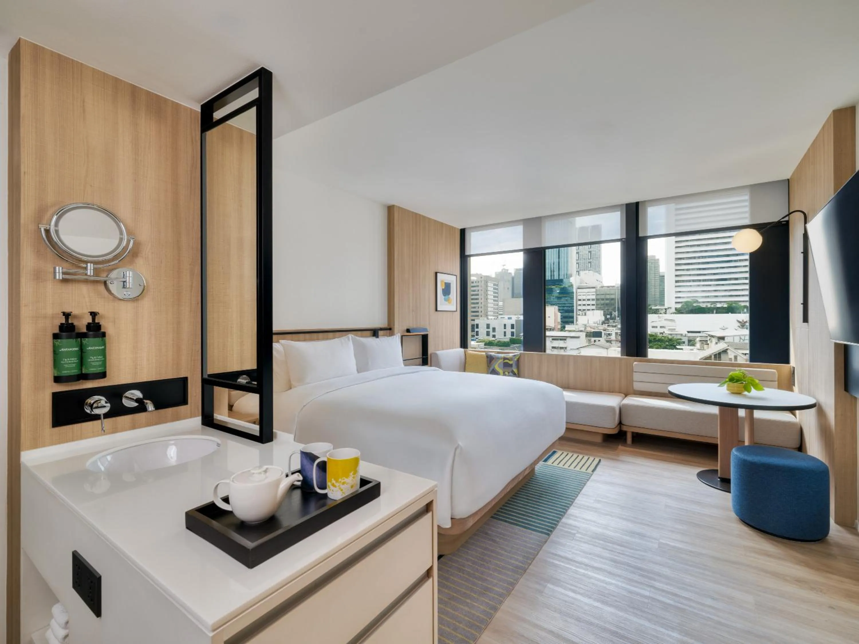 Photo of the whole room, Bed in voco Bangkok Surawong by IHG