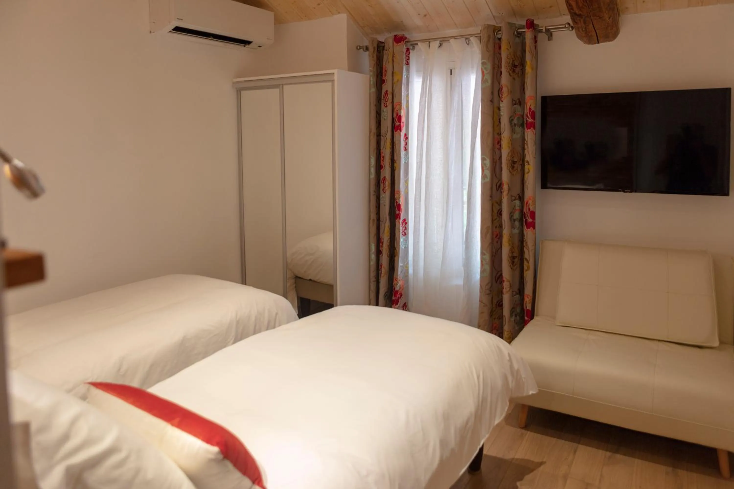 Bed in Relais Des Alpes