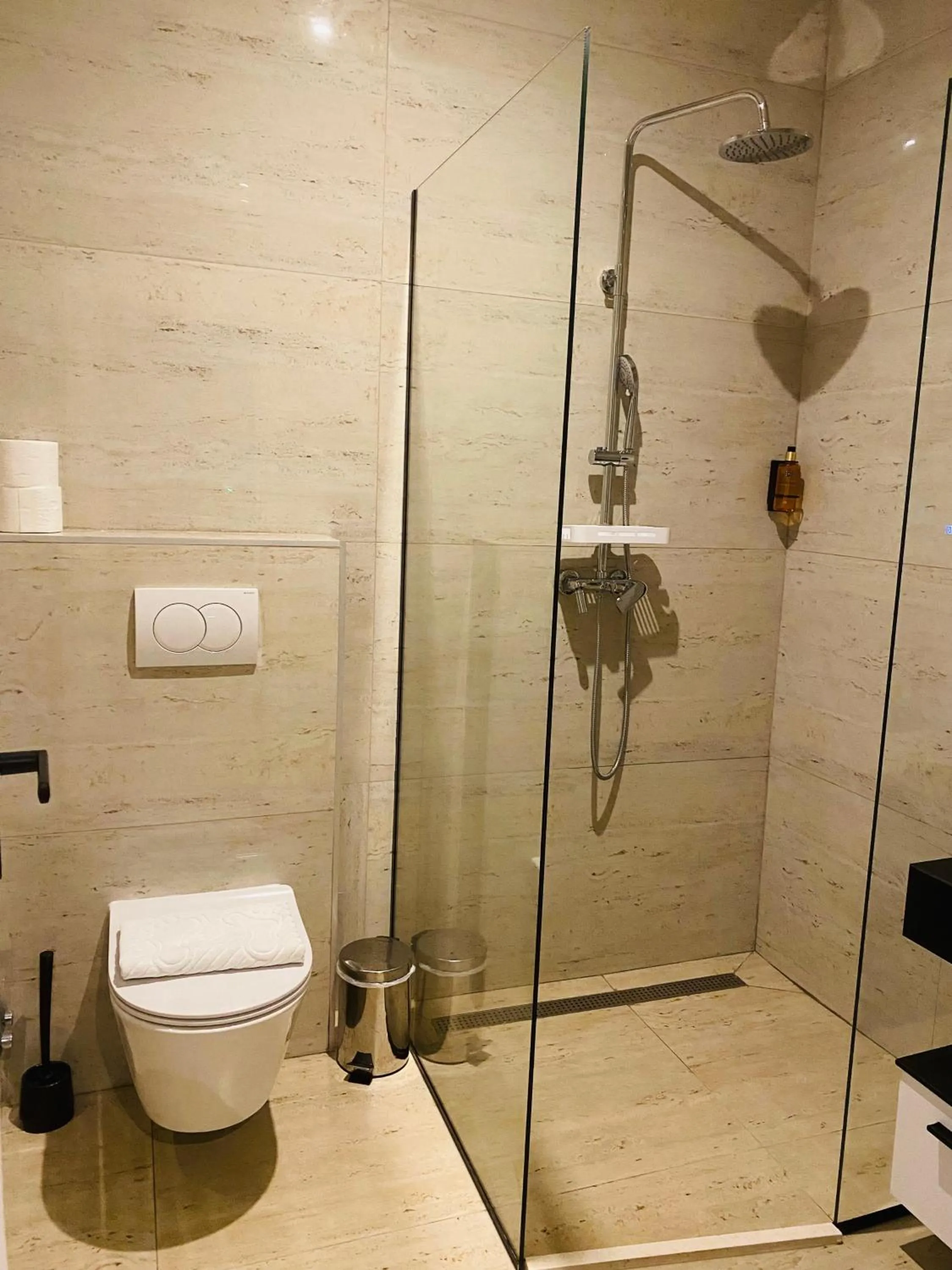 Shower in Beach Hotel Božikovina