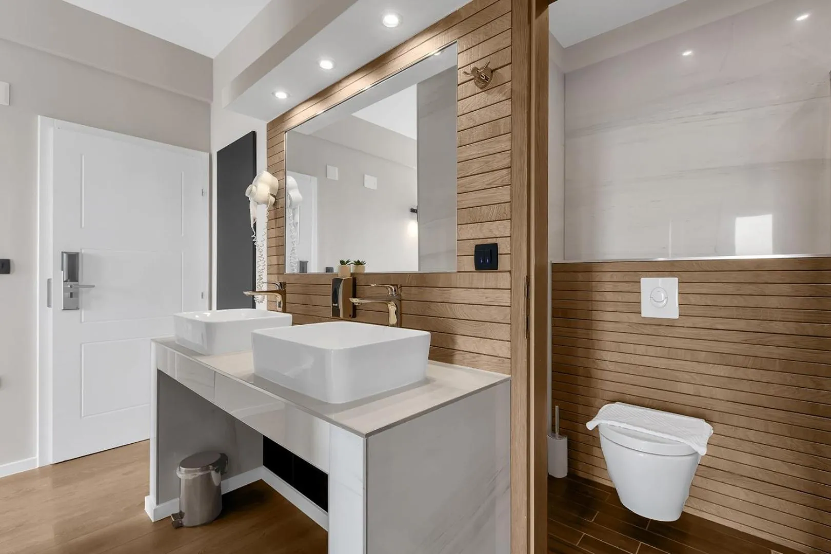 Toilet in Beach Hotel Božikovina