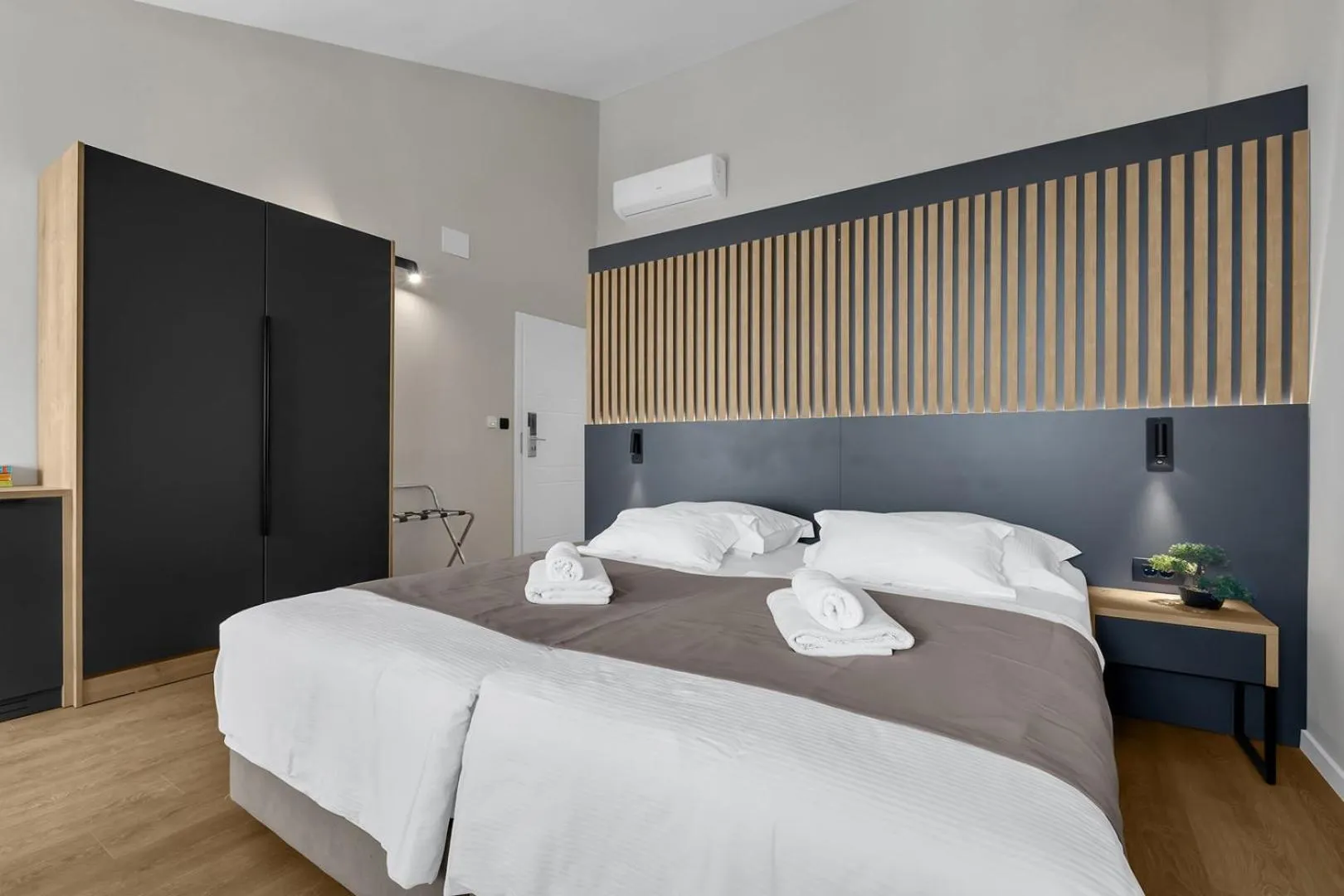 Bed in Beach Hotel Božikovina