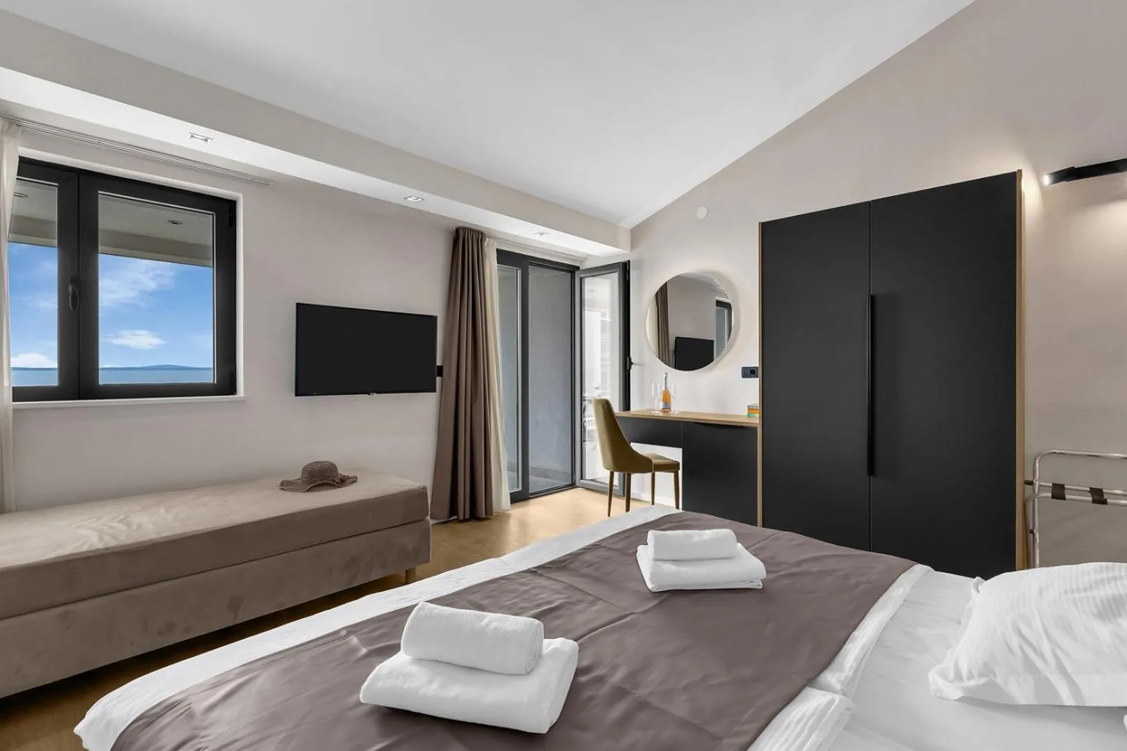 Bed in Beach Hotel Božikovina