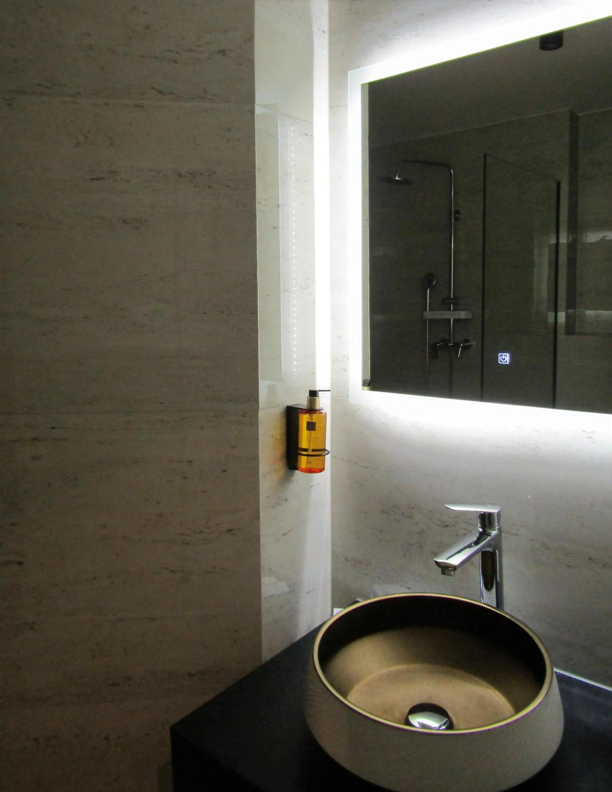 Toilet in Beach Hotel Božikovina