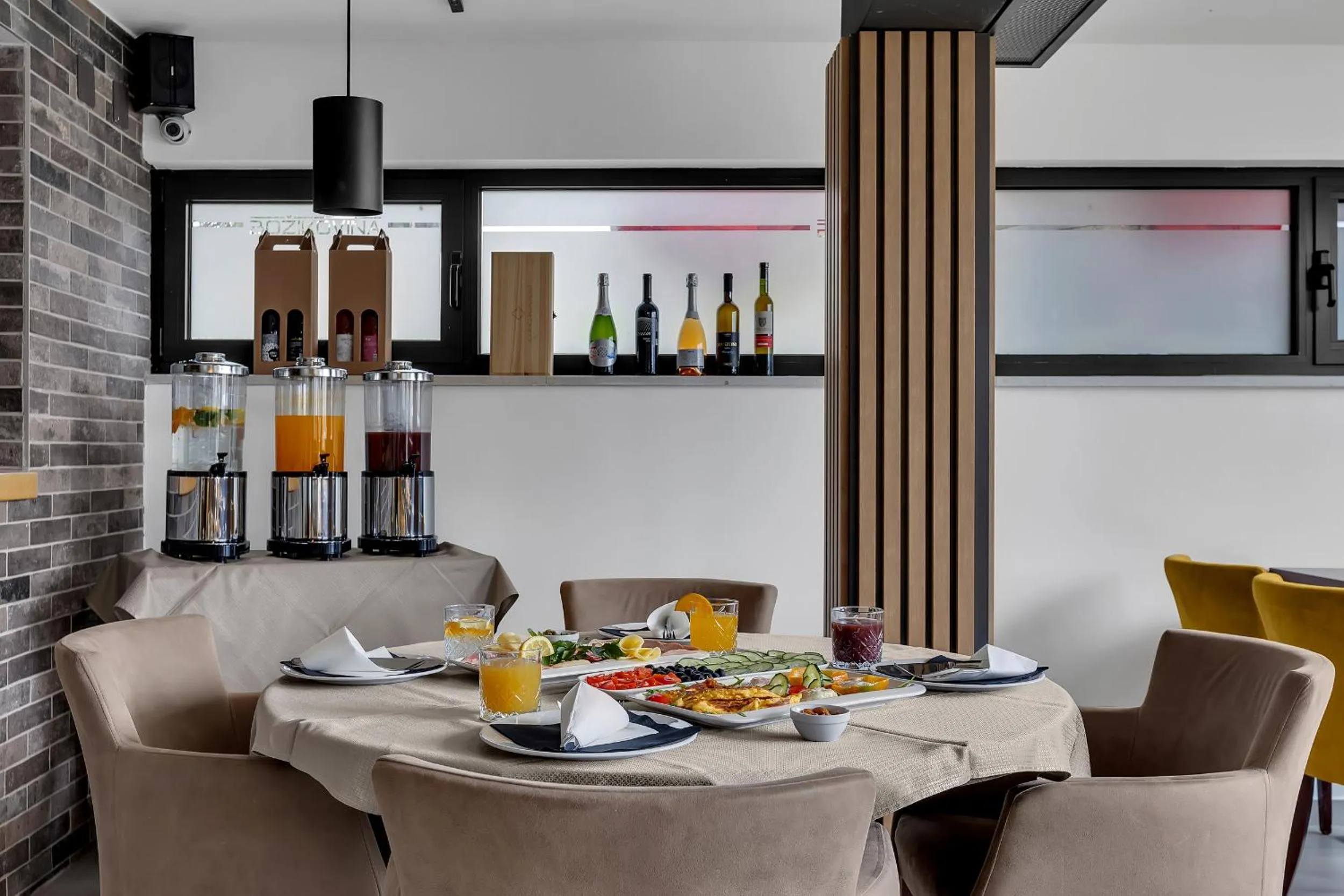 Restaurant/places to eat in Beach Hotel Božikovina