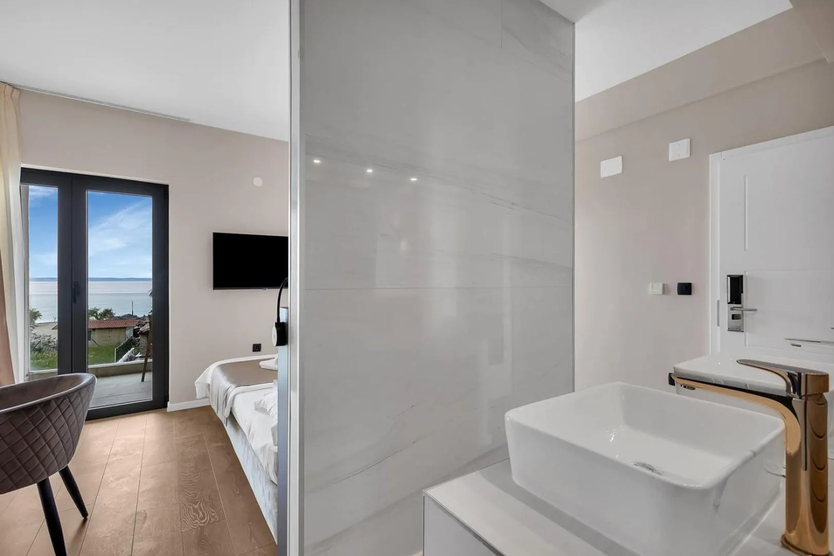 Bed in Beach Hotel Božikovina