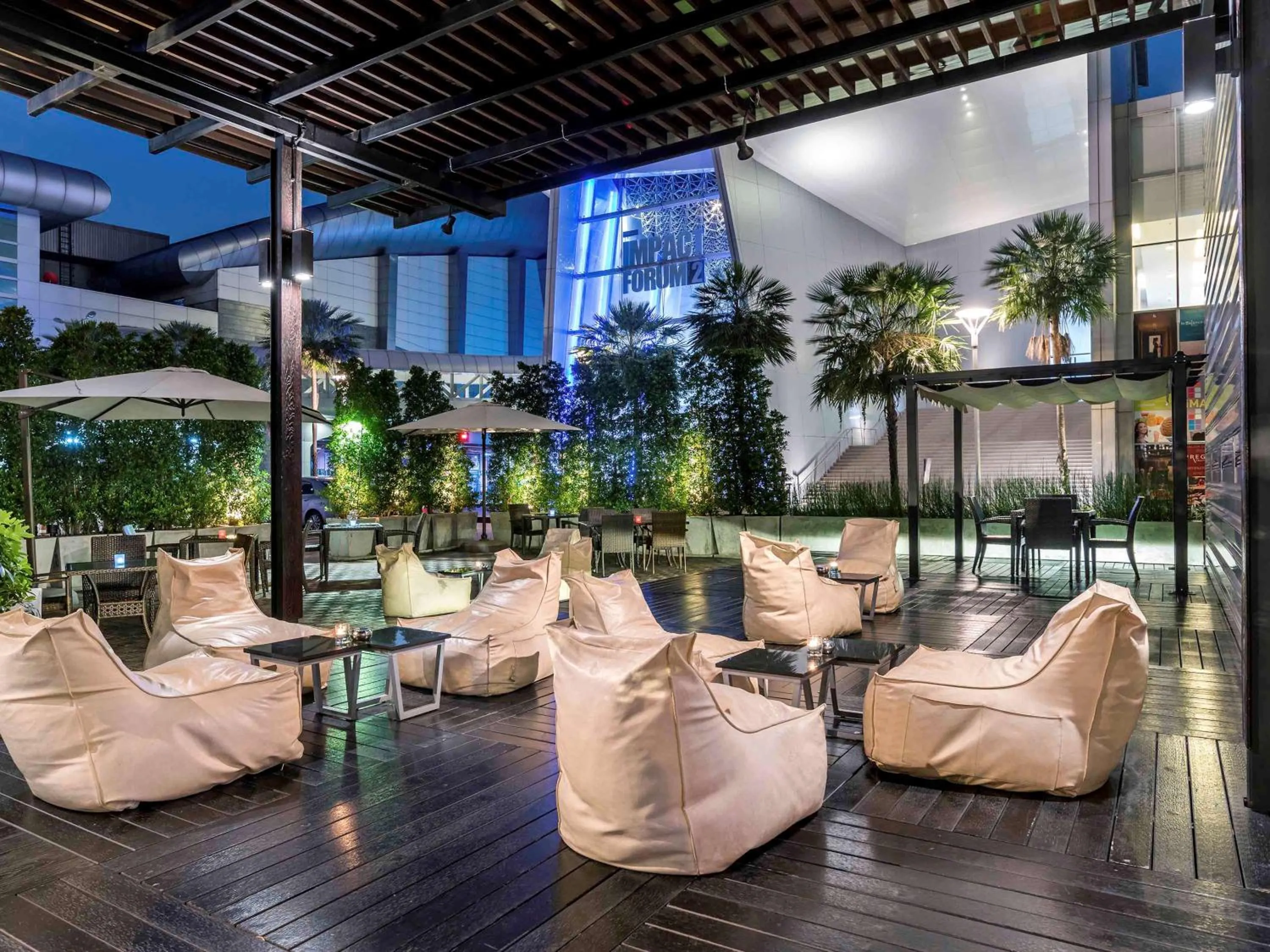 Lounge or bar in Novotel Bangkok IMPACT