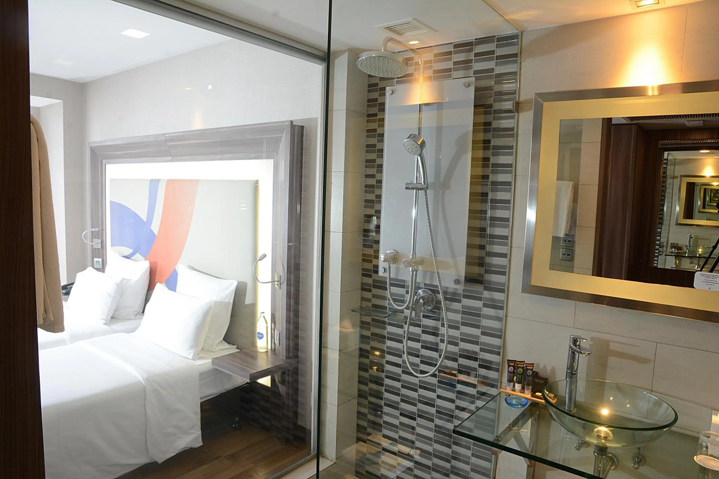 Bathroom, Bed in Novotel Bangkok IMPACT