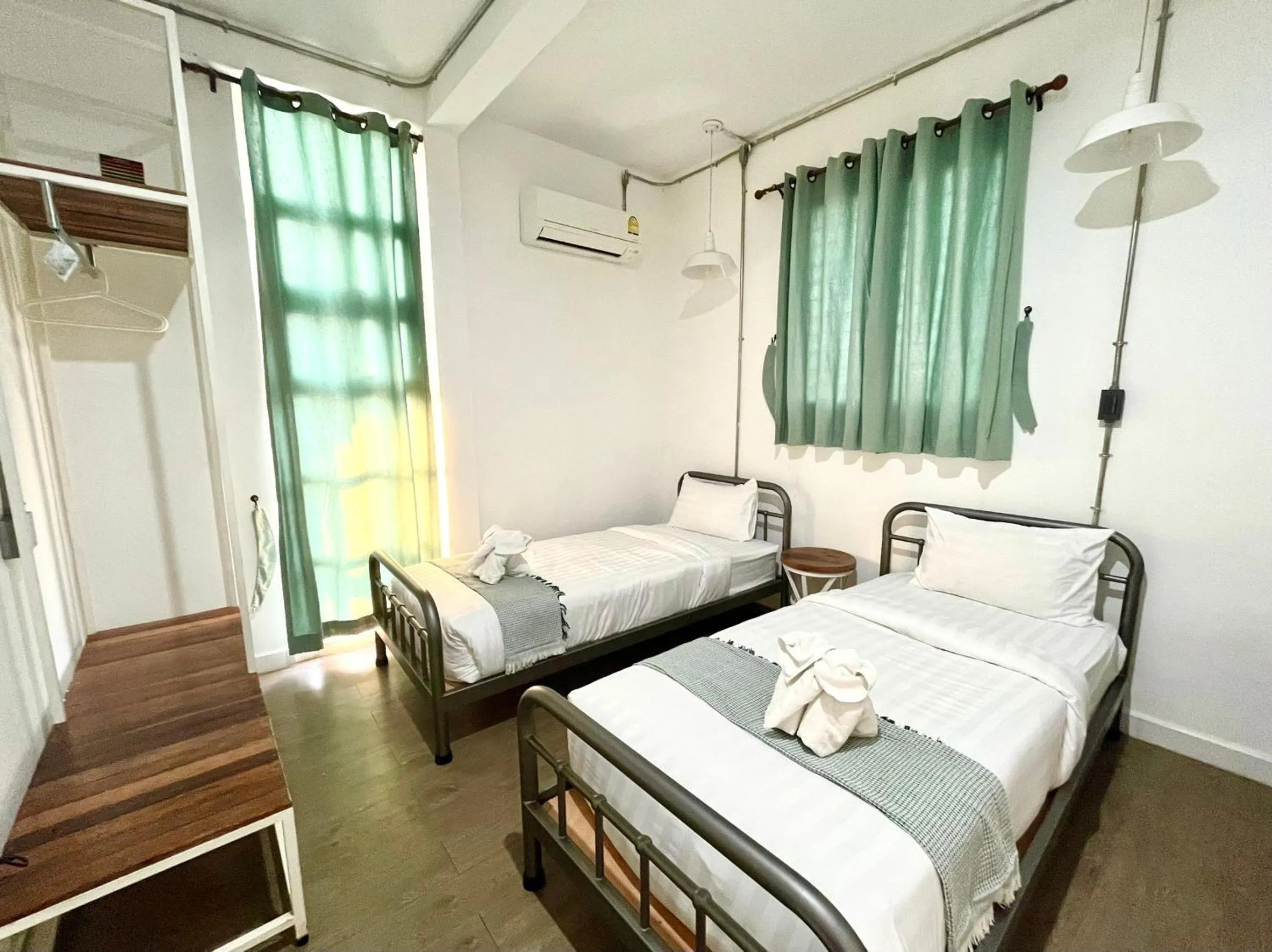Bedroom, Bed in Memmoth Hostel In Lampang