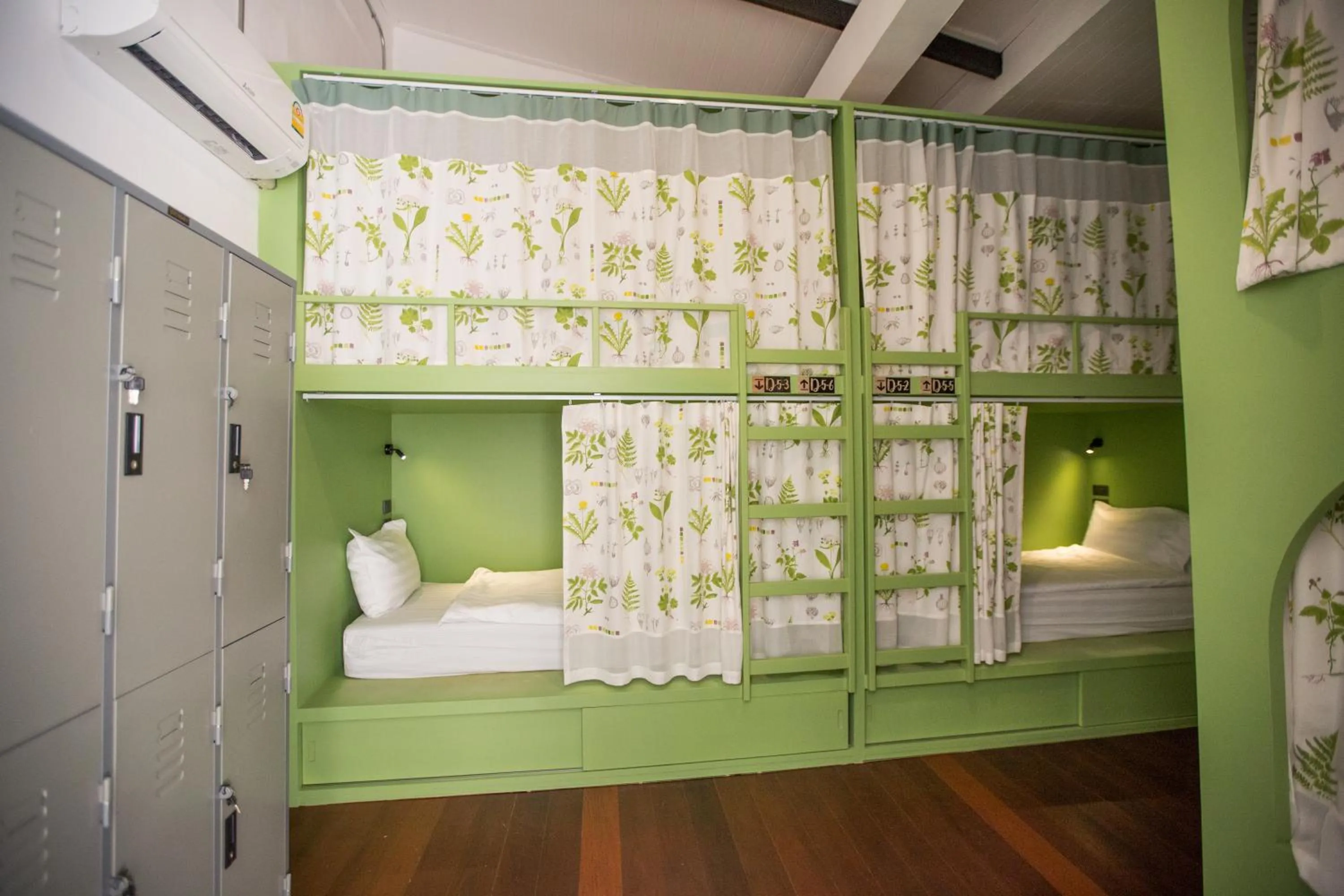 bunk bed, Bed in Memmoth Hostel In Lampang