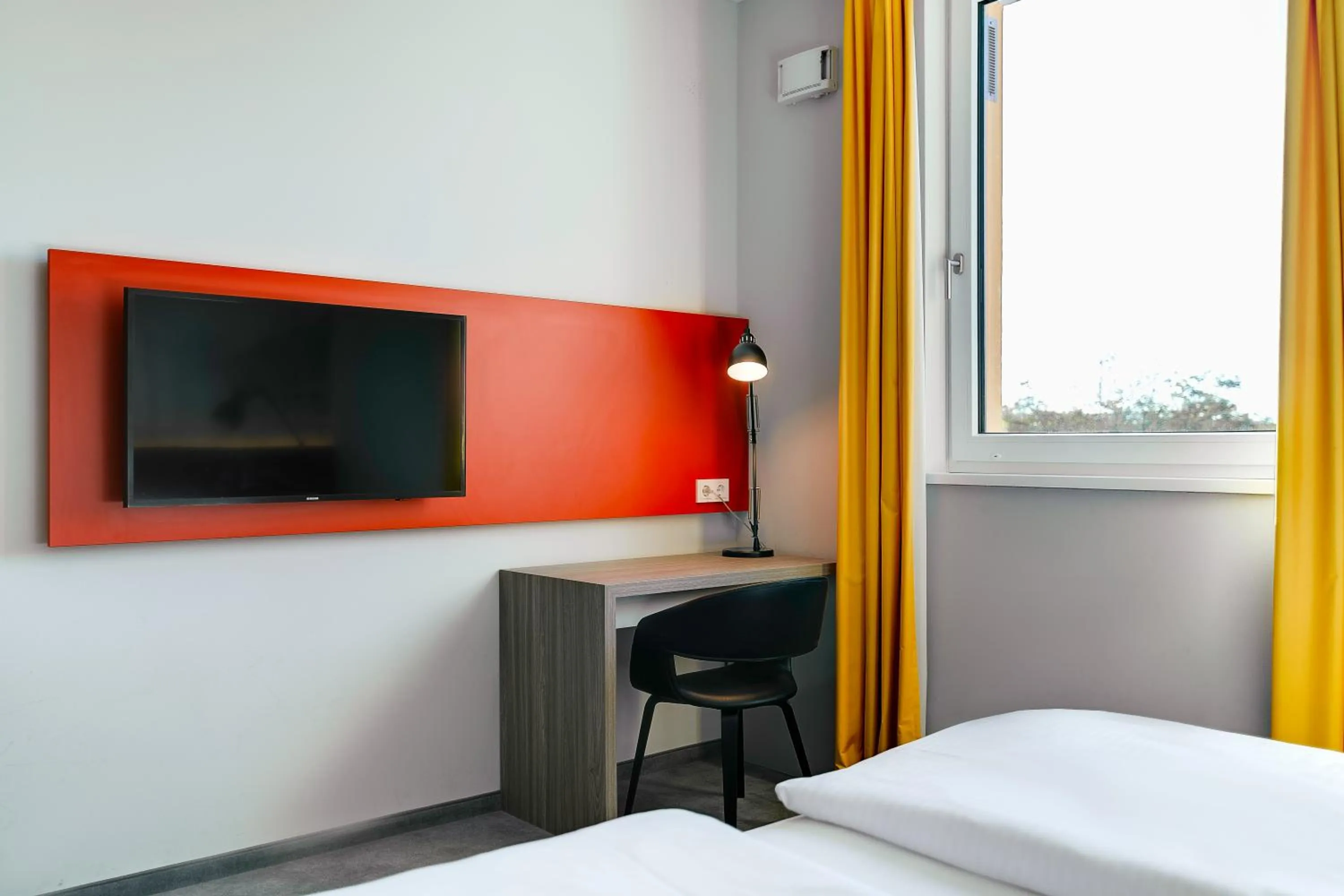 TV and multimedia, Bed in Campanile Leipzig Halle Airport