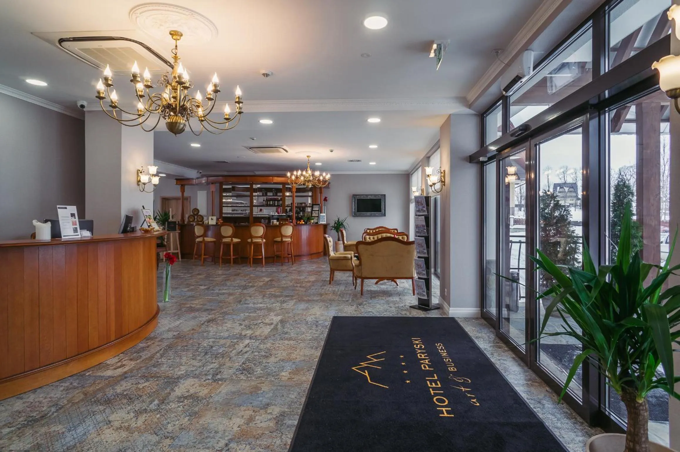 Lounge or bar in Hotel Paryski Art & Business Zakopane - Basen Jacuzzi Sauna Małpi Gaj