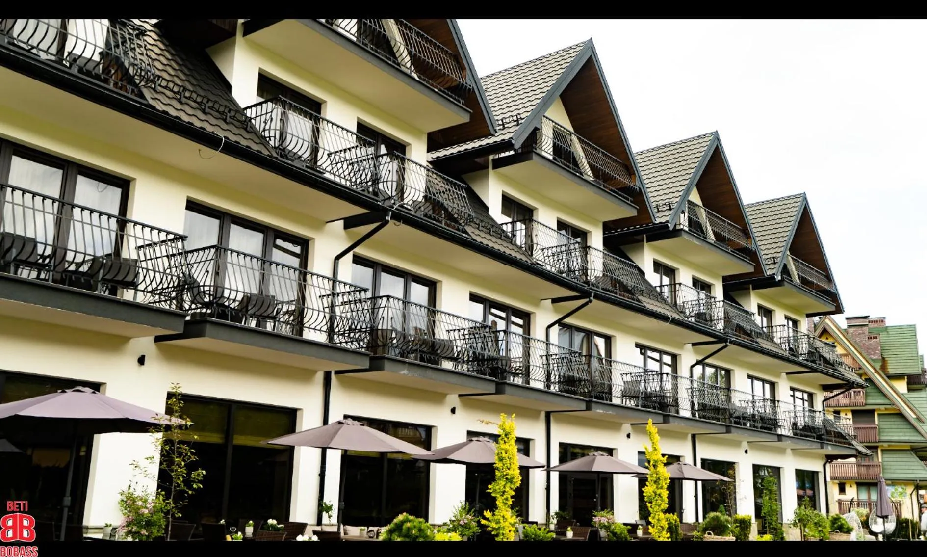 Property building in Hotel Paryski Art & Business Zakopane - Basen Jacuzzi Sauna Małpi Gaj