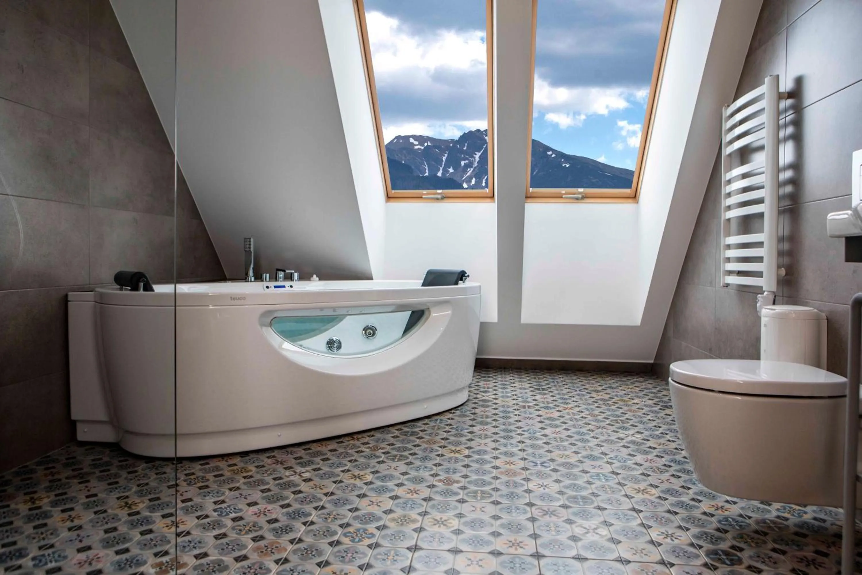 Hot Tub in Hotel Paryski Art & Business Zakopane - Basen Jacuzzi Sauna Małpi Gaj