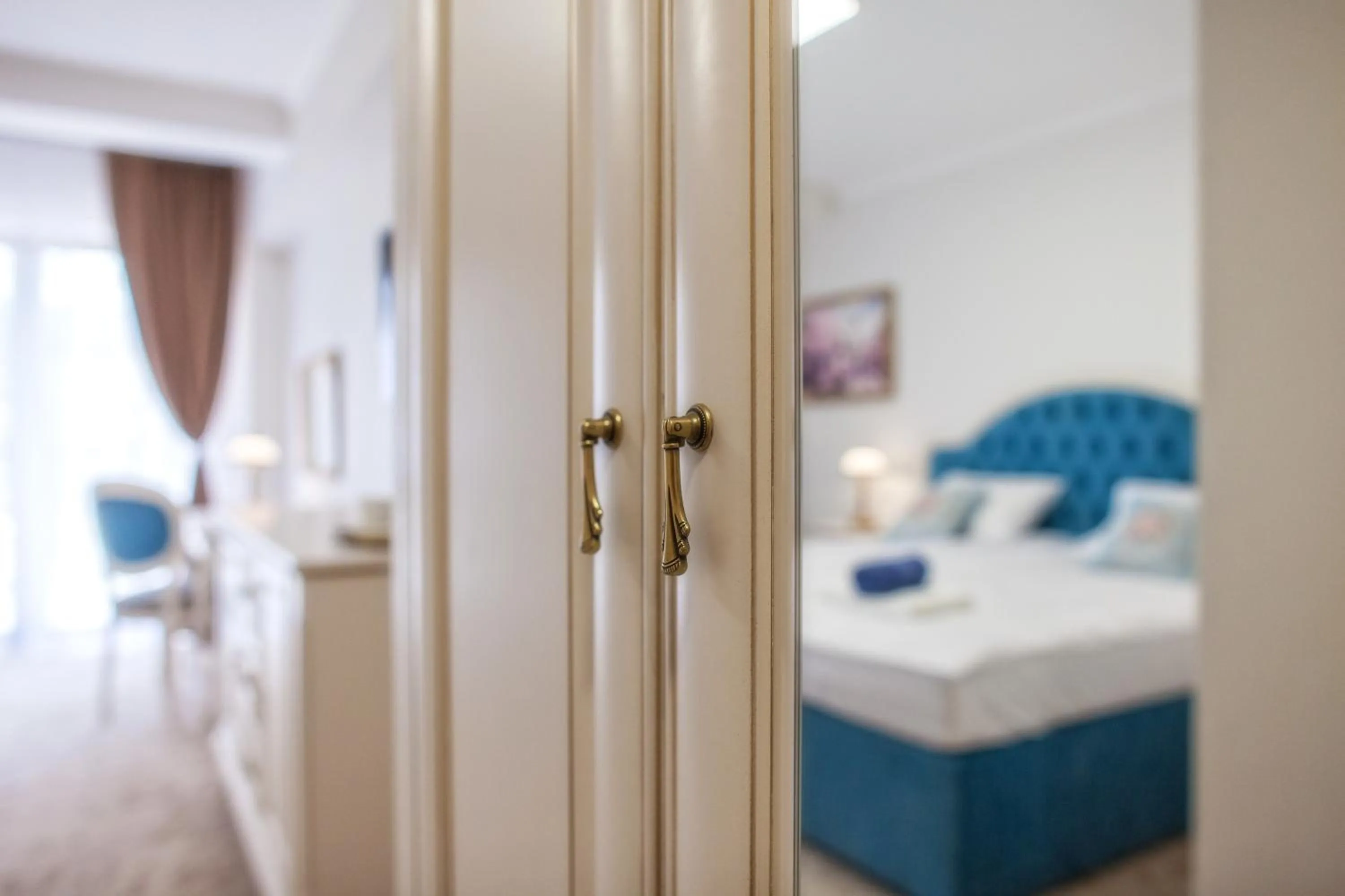 Photo of the whole room, Bed in Hotel Paryski Art & Business Zakopane - Basen Jacuzzi Sauna Małpi Gaj