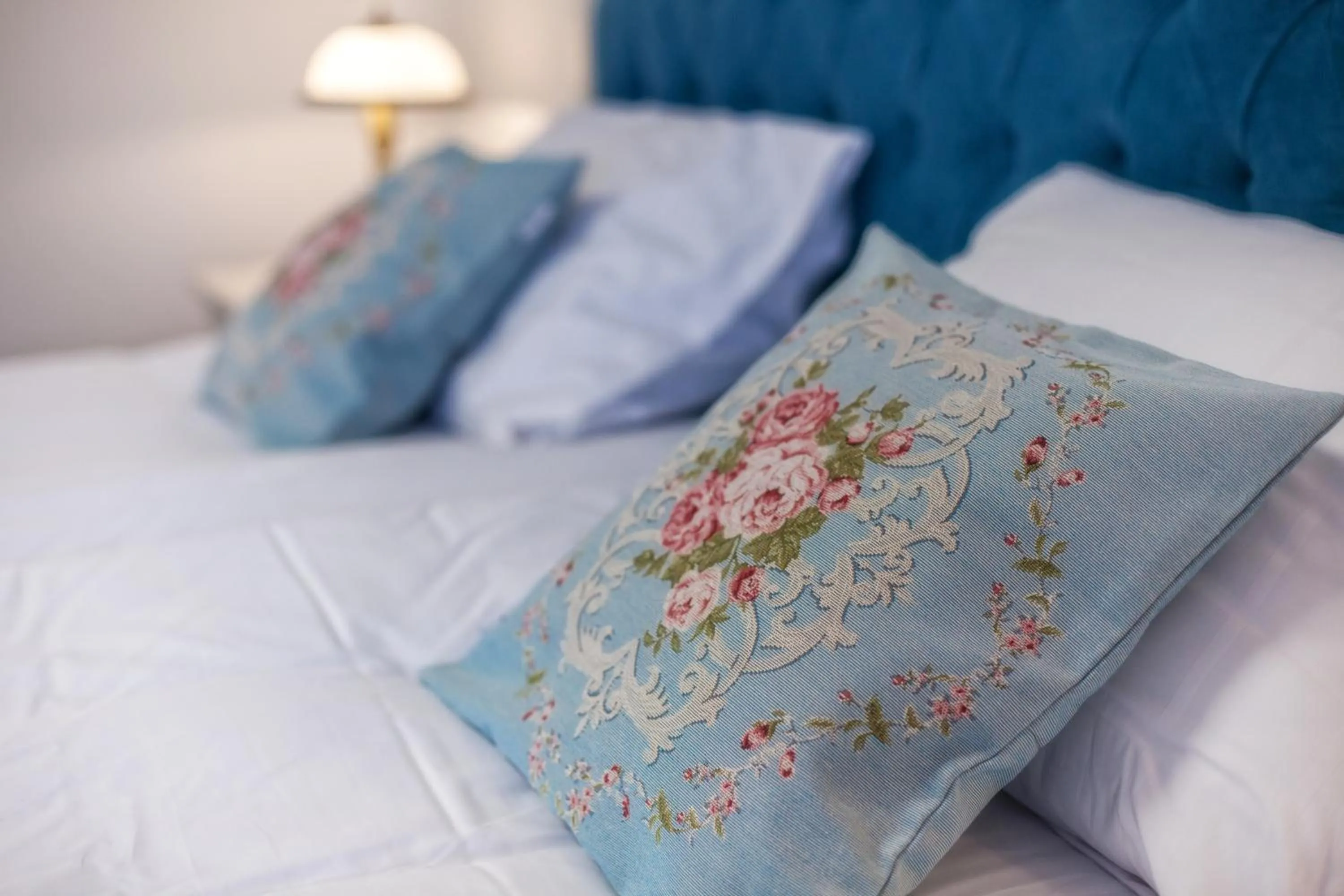 Decorative detail, Bed in Hotel Paryski Art & Business Zakopane - Basen Jacuzzi Sauna Małpi Gaj