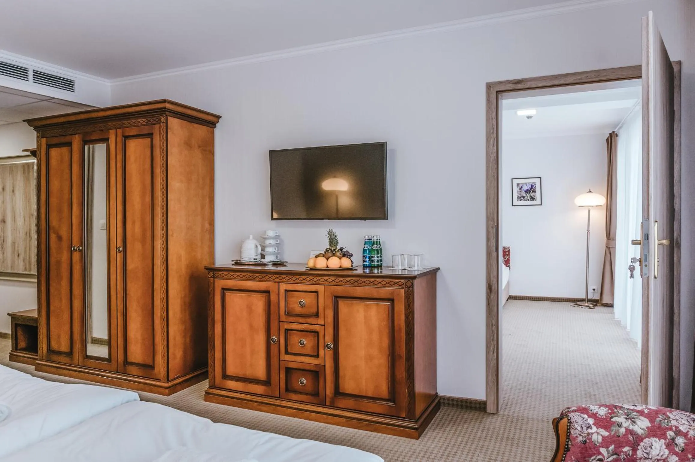 Photo of the whole room in Hotel Paryski Art & Business Zakopane - Basen Jacuzzi Sauna Małpi Gaj