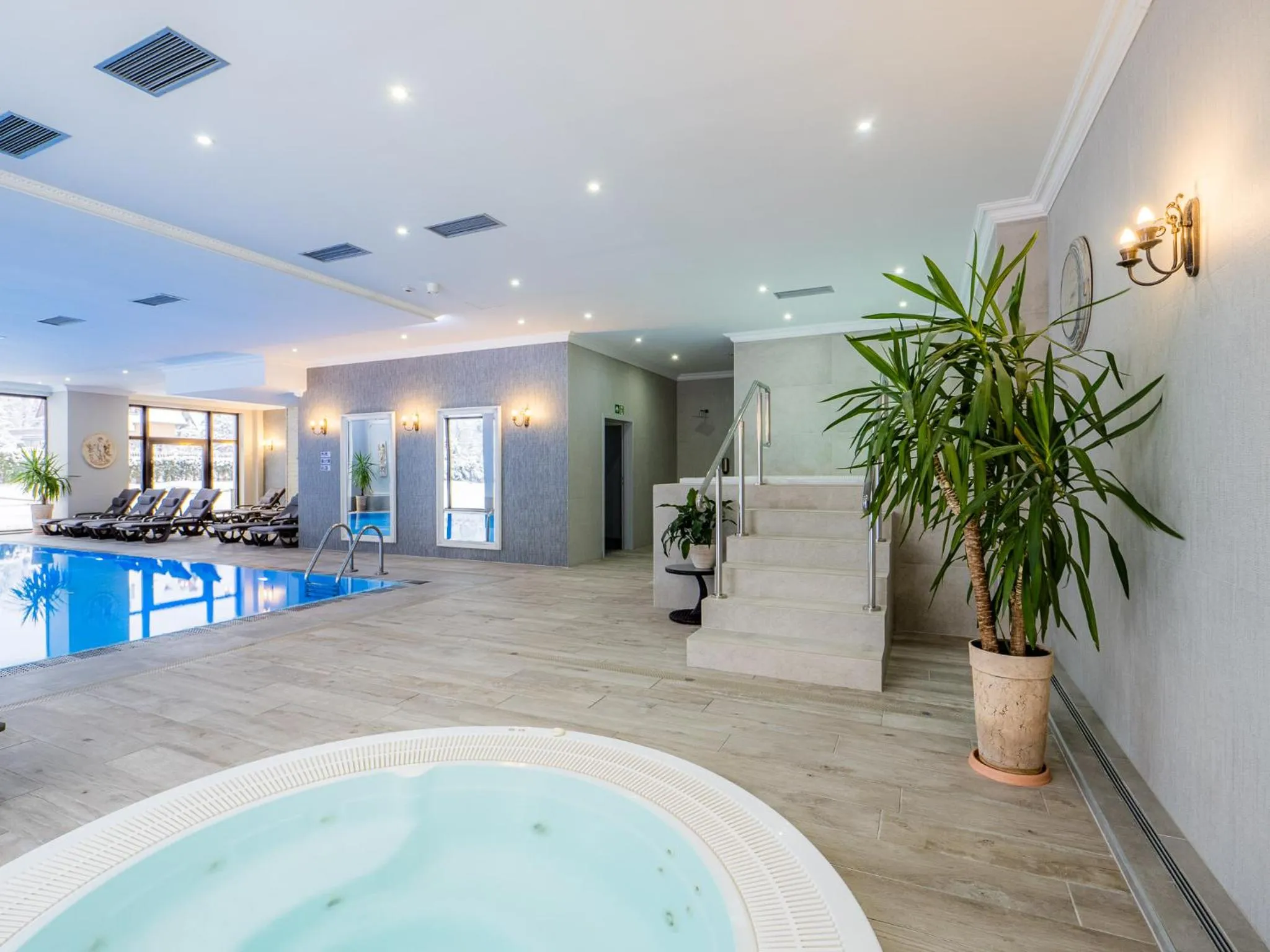 Property building in Hotel Paryski Art & Business Zakopane - Basen Jacuzzi Sauna Małpi Gaj