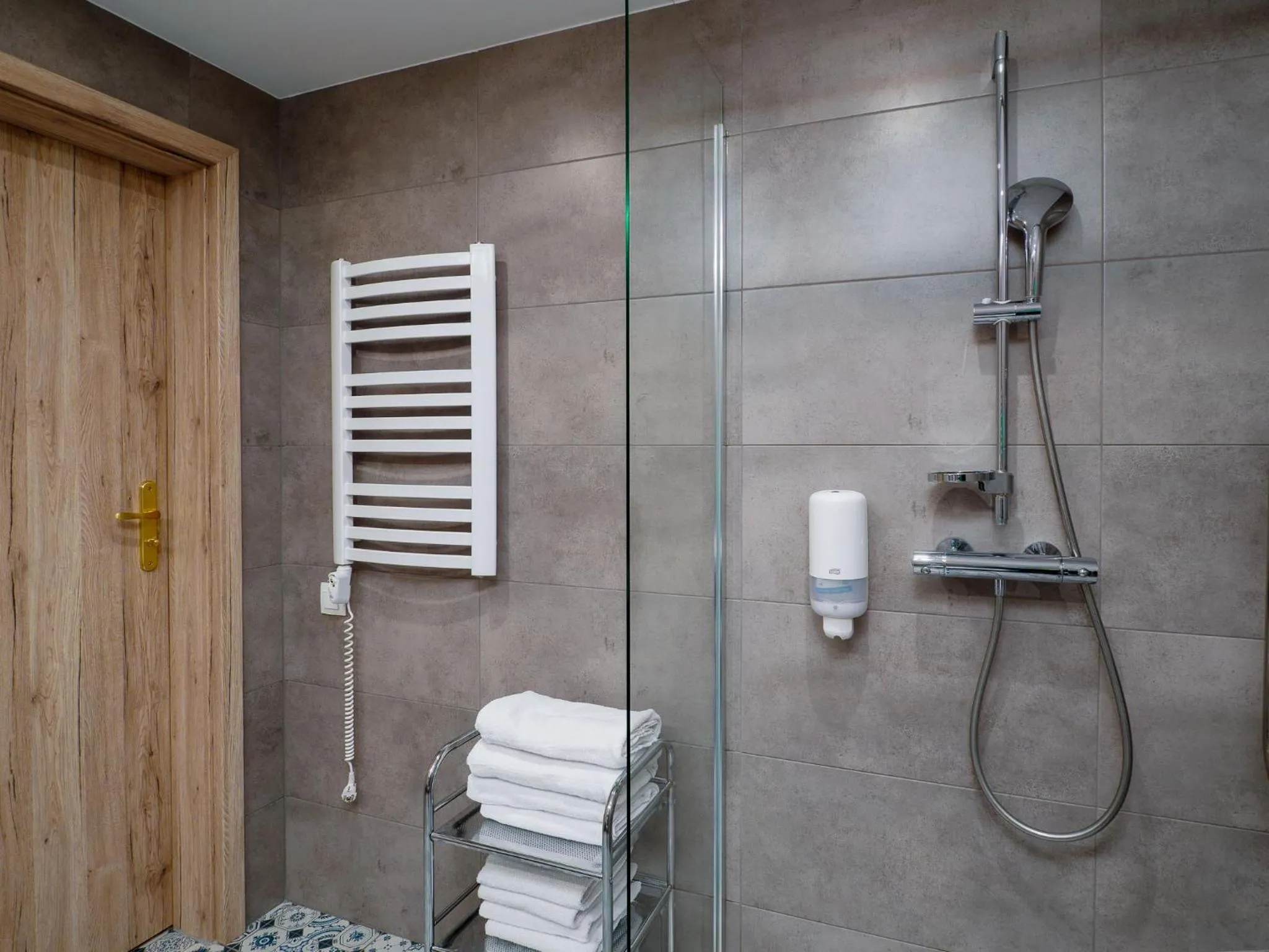 Bathroom in Hotel Paryski Art & Business Zakopane - Basen Jacuzzi Sauna Małpi Gaj