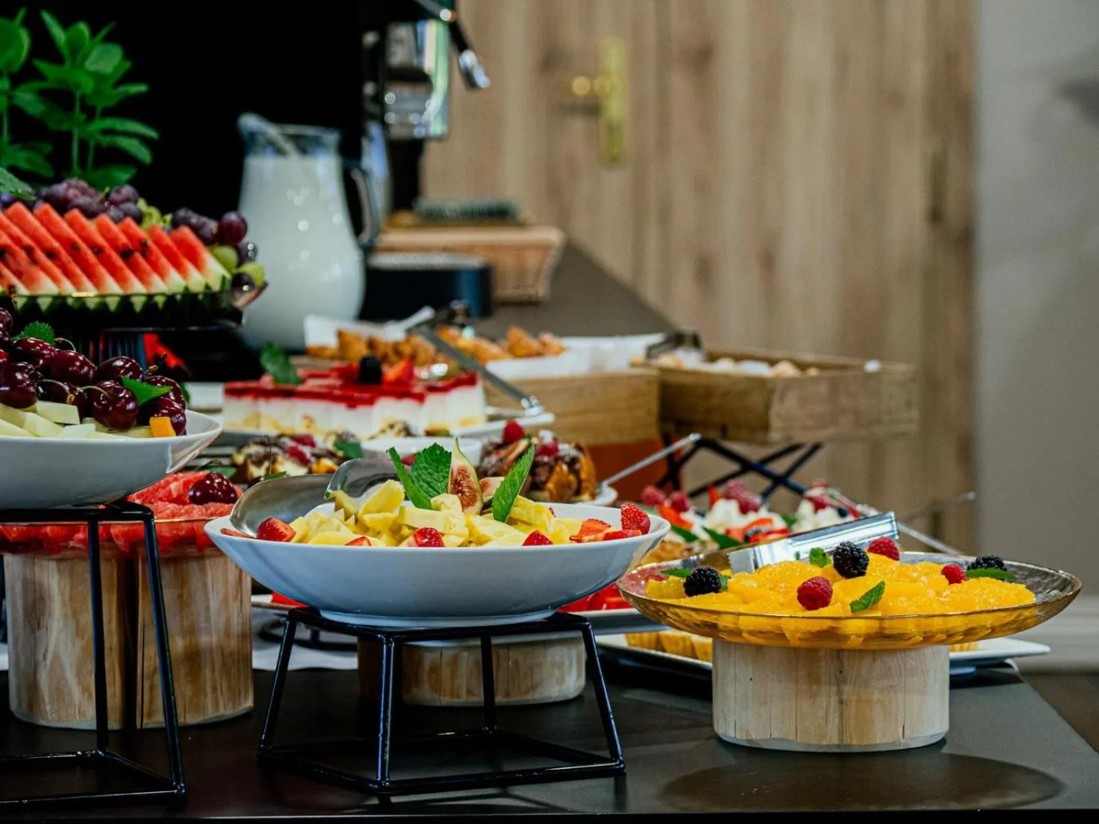 Restaurant/places to eat in Hotel Paryski Art & Business Zakopane - Basen Jacuzzi Sauna Małpi Gaj