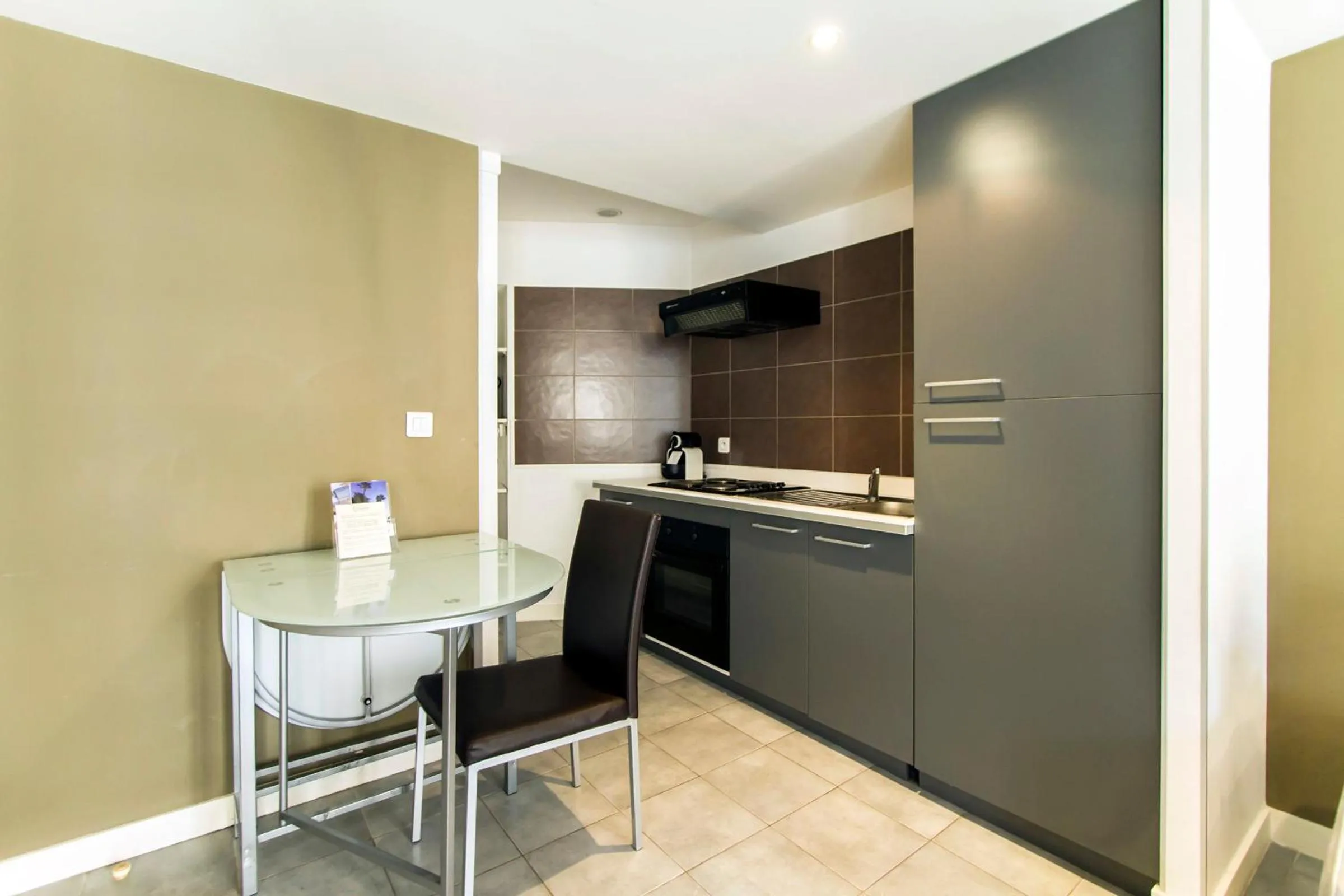Kitchen or kitchenette in Florella Achard Apartment