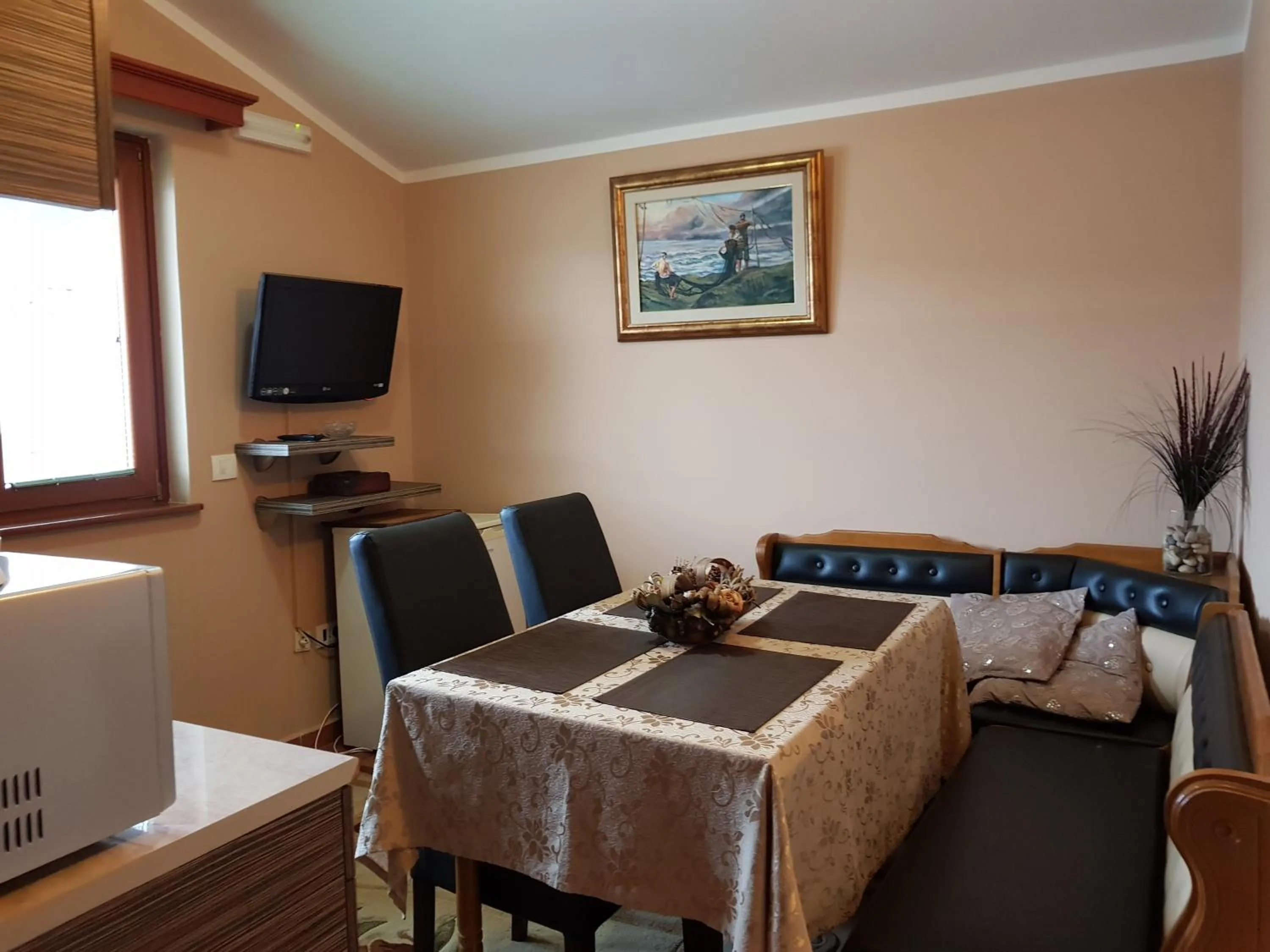 Communal lounge/ TV room, Bed in Apartments Bogdanovic