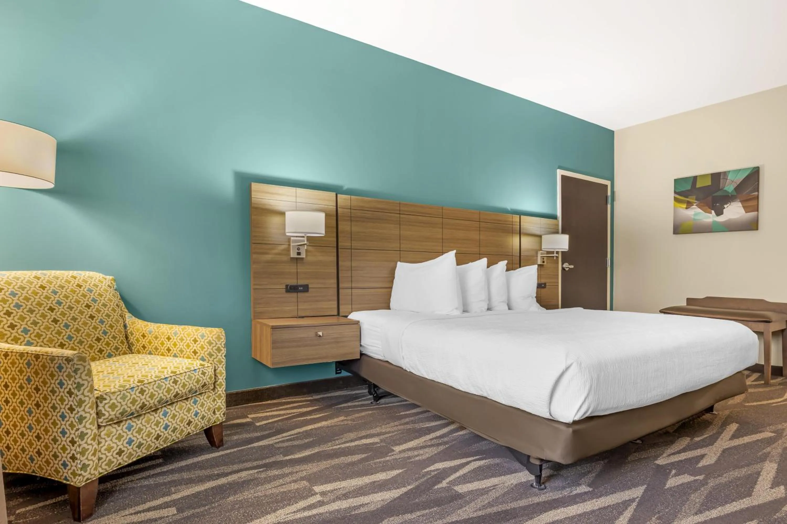 Bedroom, Bed in Best Western Plus Centralia Hotel & Suites