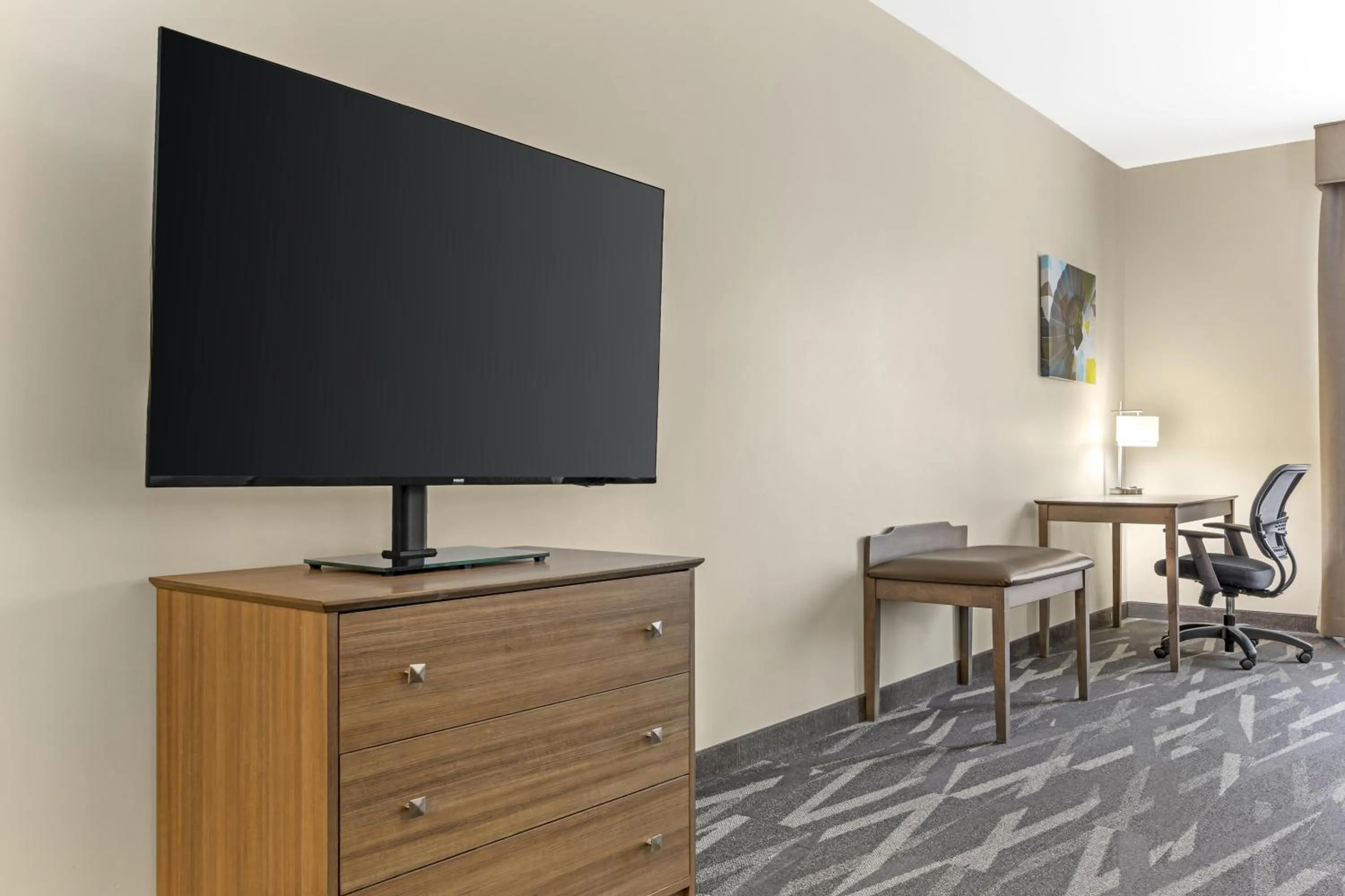 Bedroom in Best Western Plus Centralia Hotel & Suites