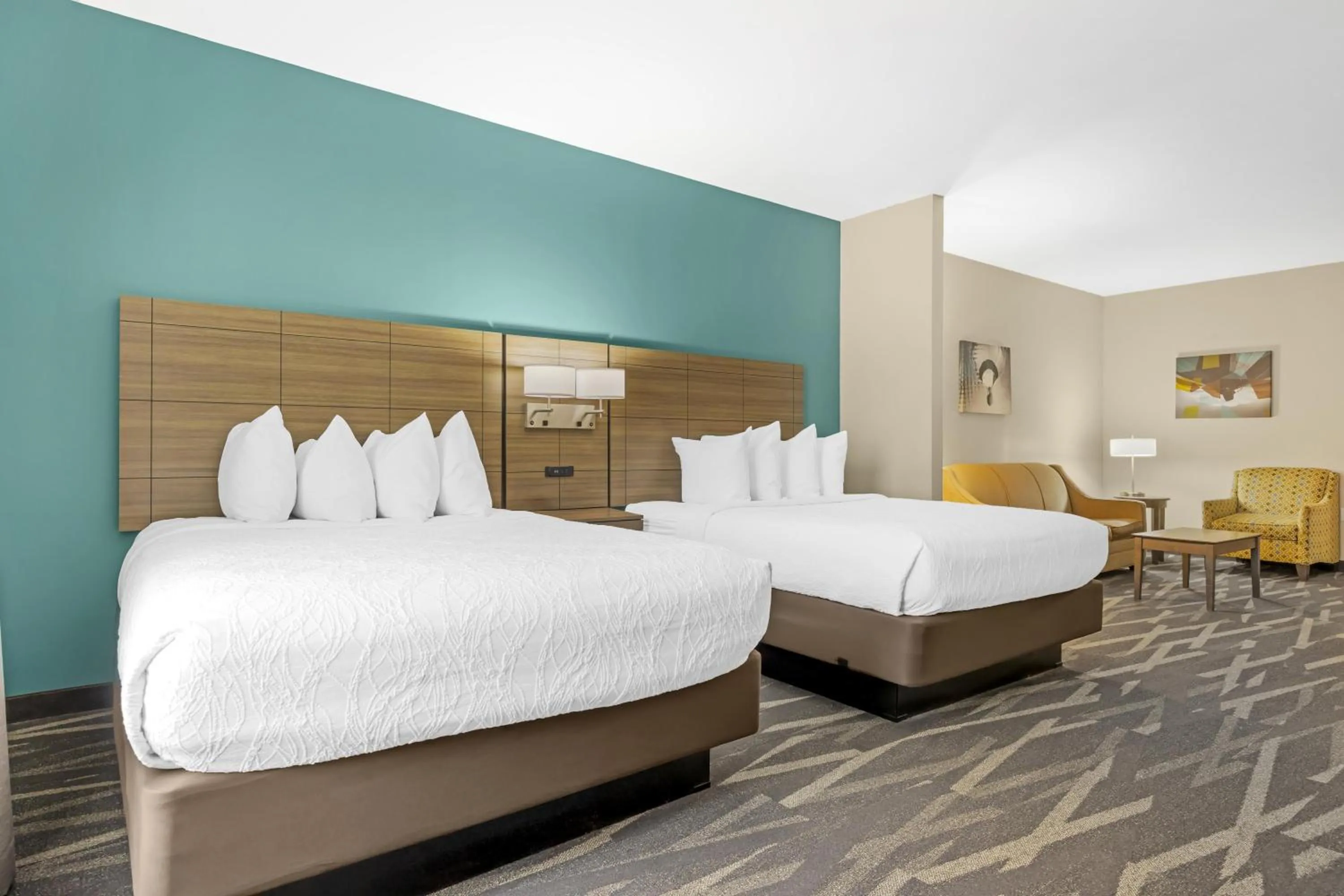 Photo of the whole room, Bed in Best Western Plus Centralia Hotel & Suites