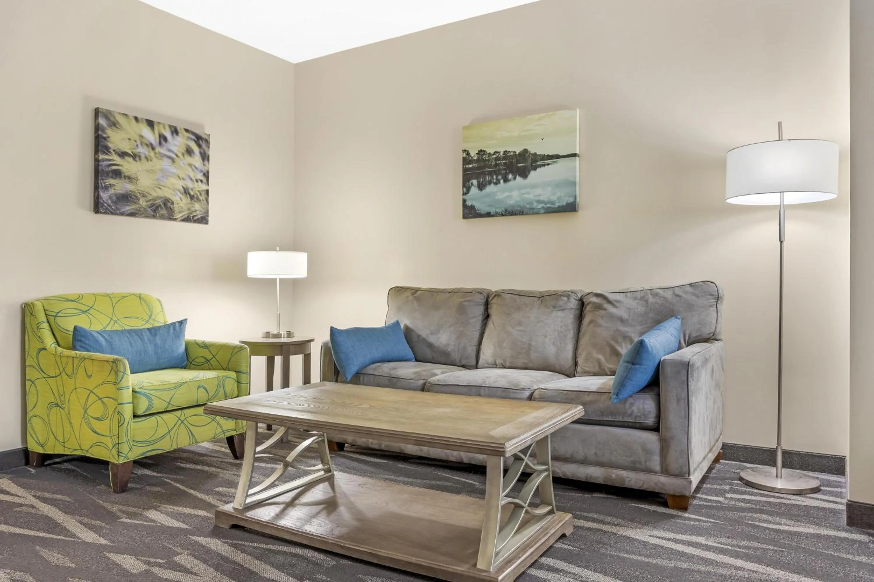 Photo of the whole room in Best Western Plus Centralia Hotel & Suites