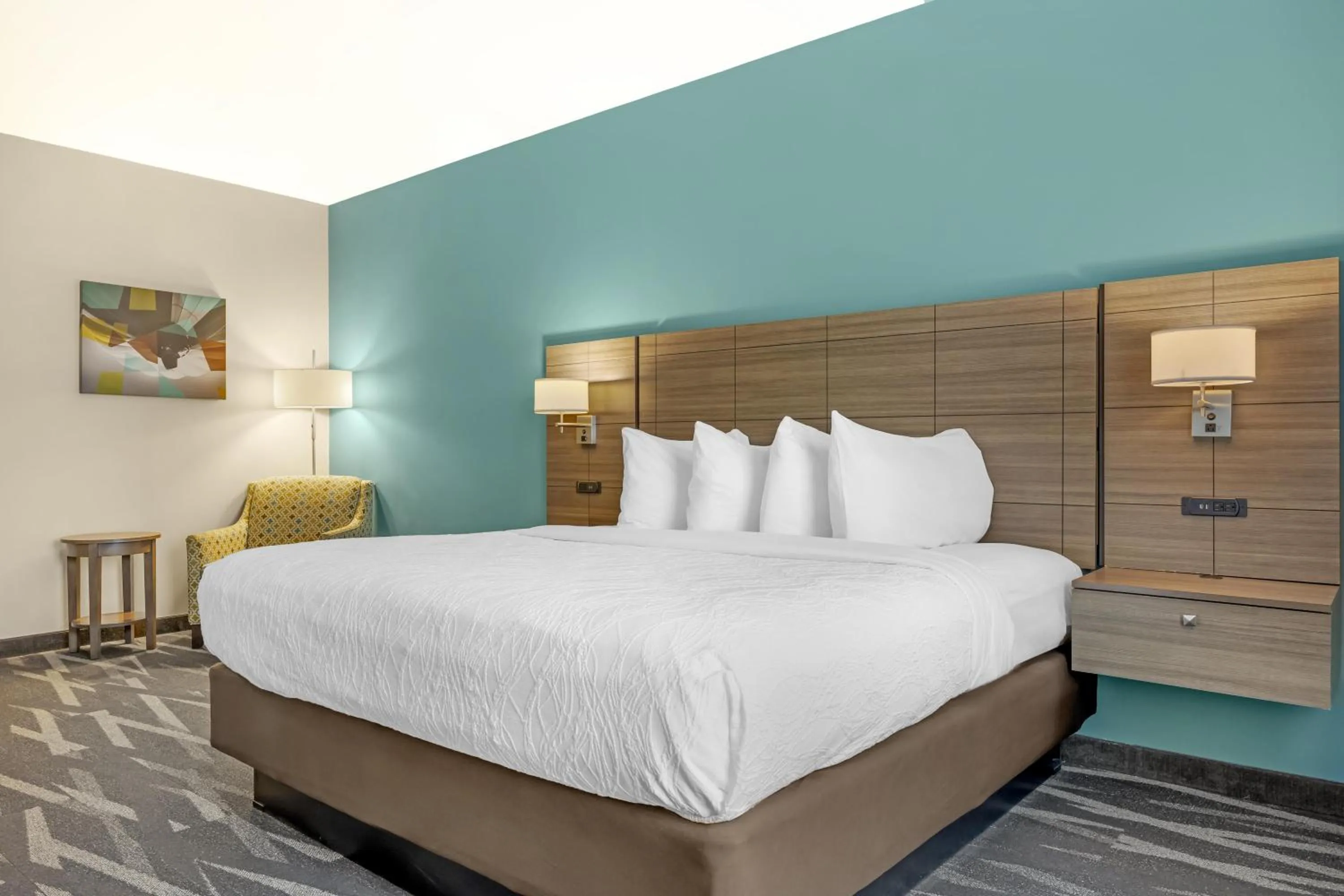 Bedroom, Bed in Best Western Plus Centralia Hotel & Suites