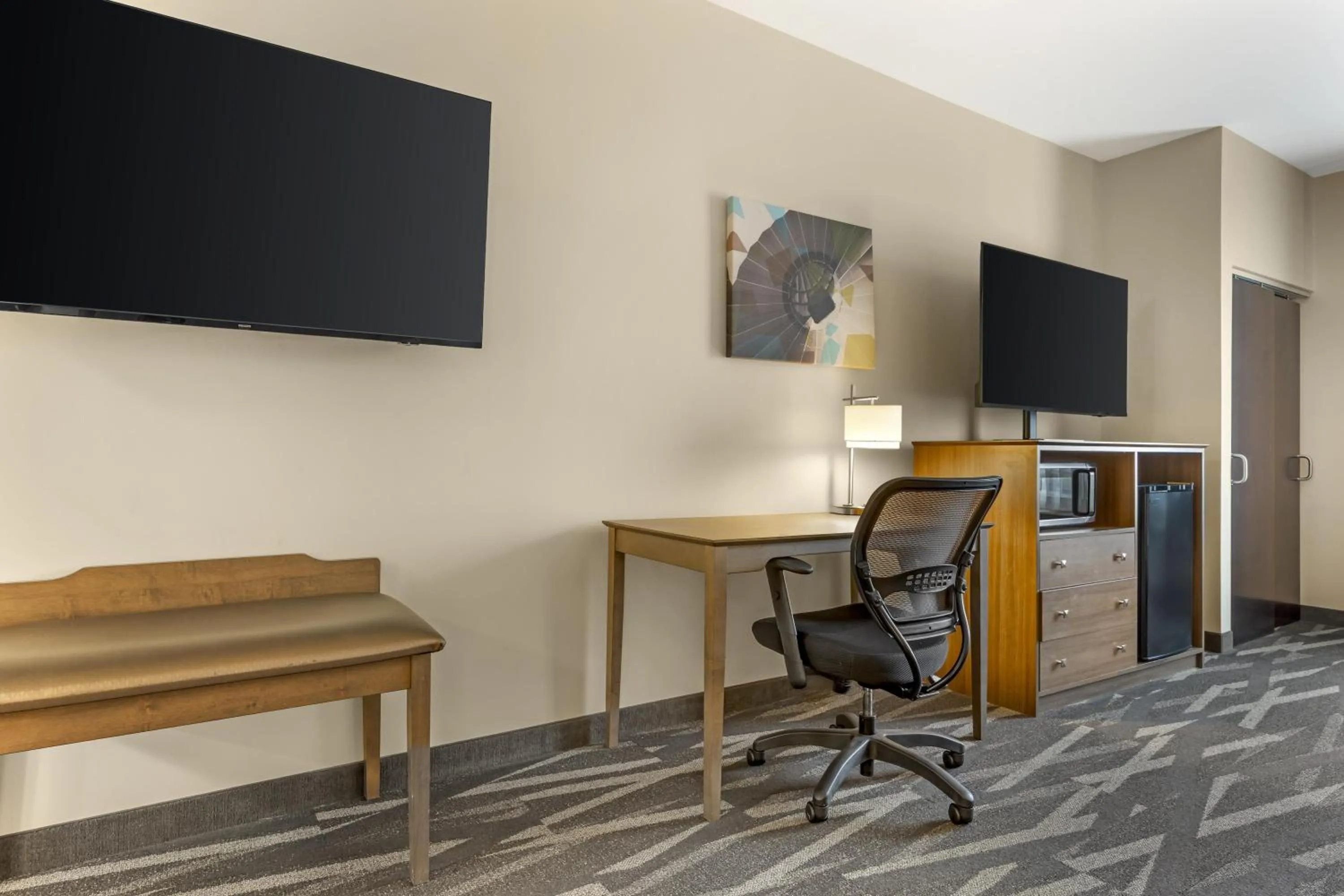 Photo of the whole room in Best Western Plus Centralia Hotel & Suites