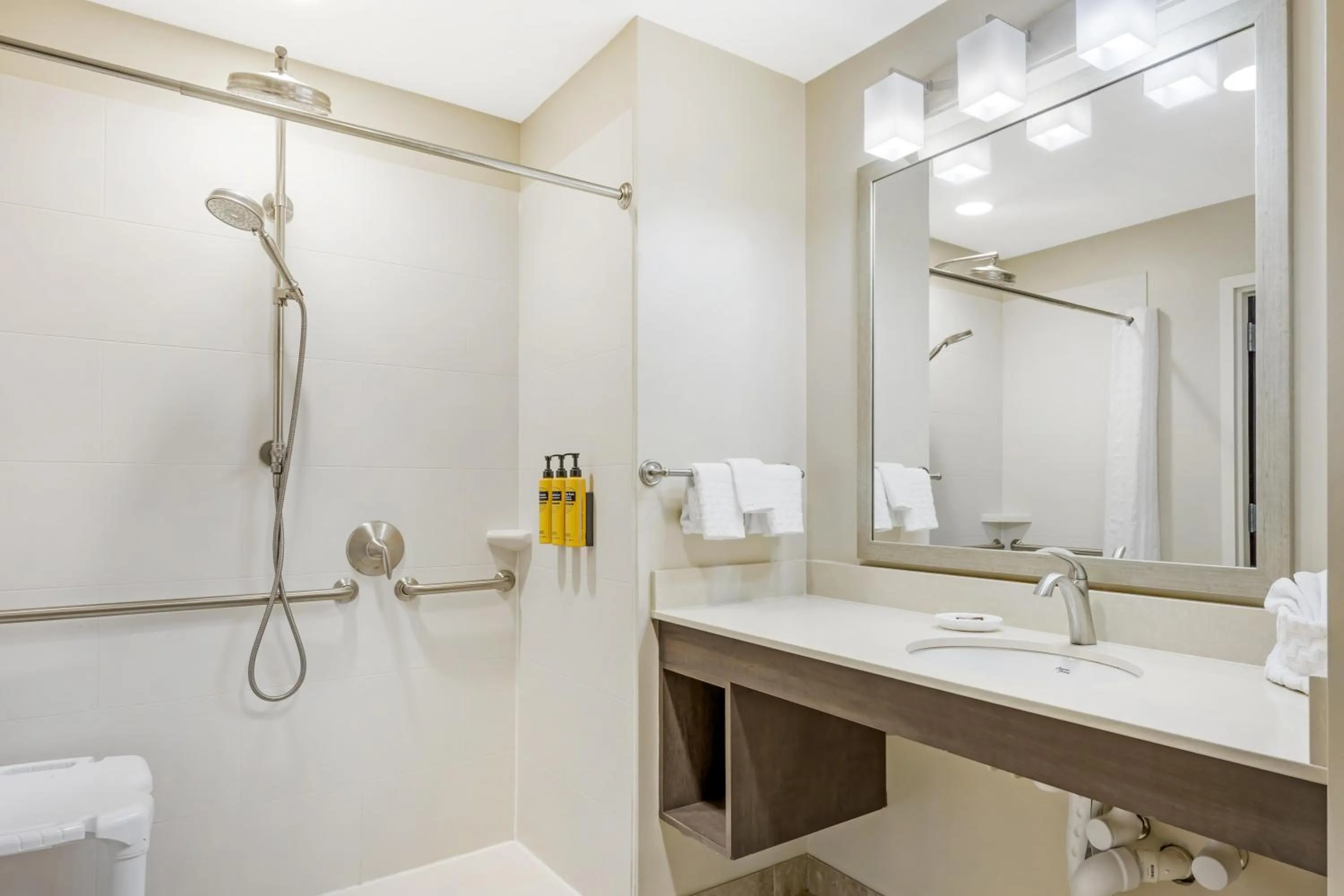 Bathroom in Best Western Plus Centralia Hotel & Suites