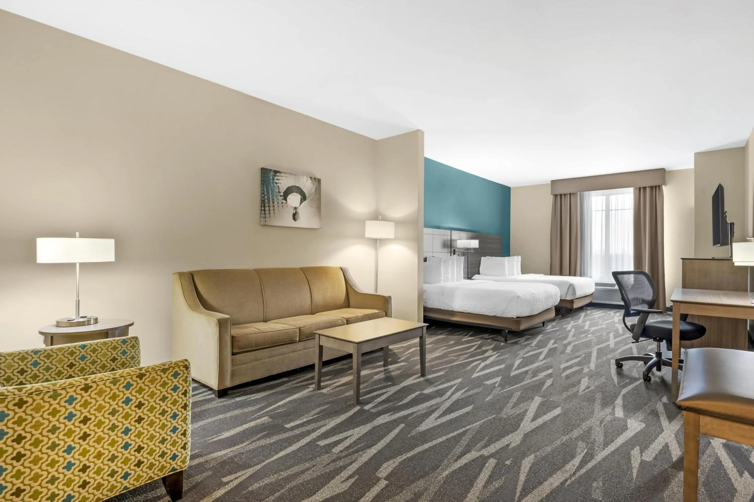 Photo of the whole room, Bed in Best Western Plus Centralia Hotel & Suites