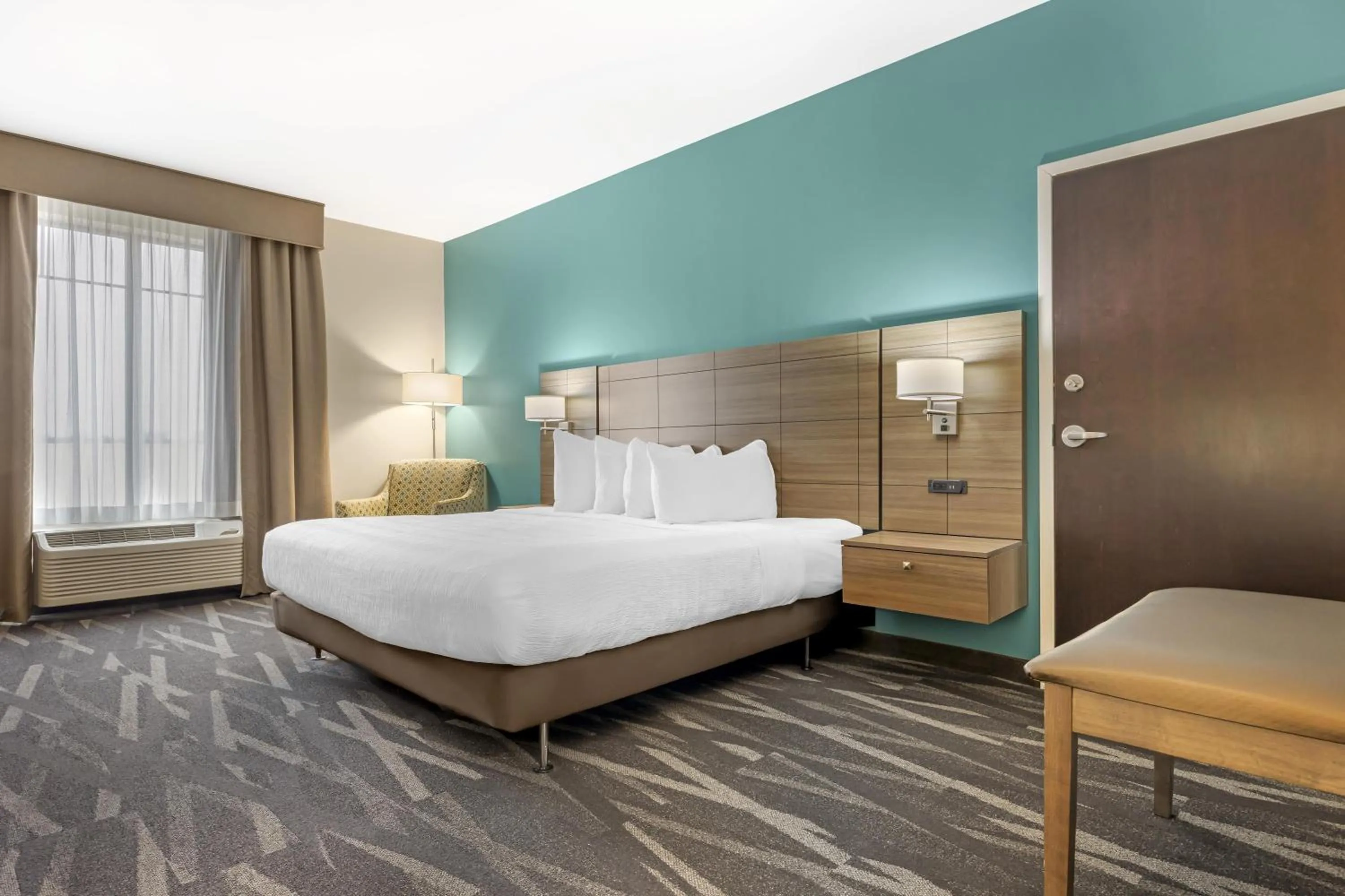 Bedroom, Bed in Best Western Plus Centralia Hotel & Suites