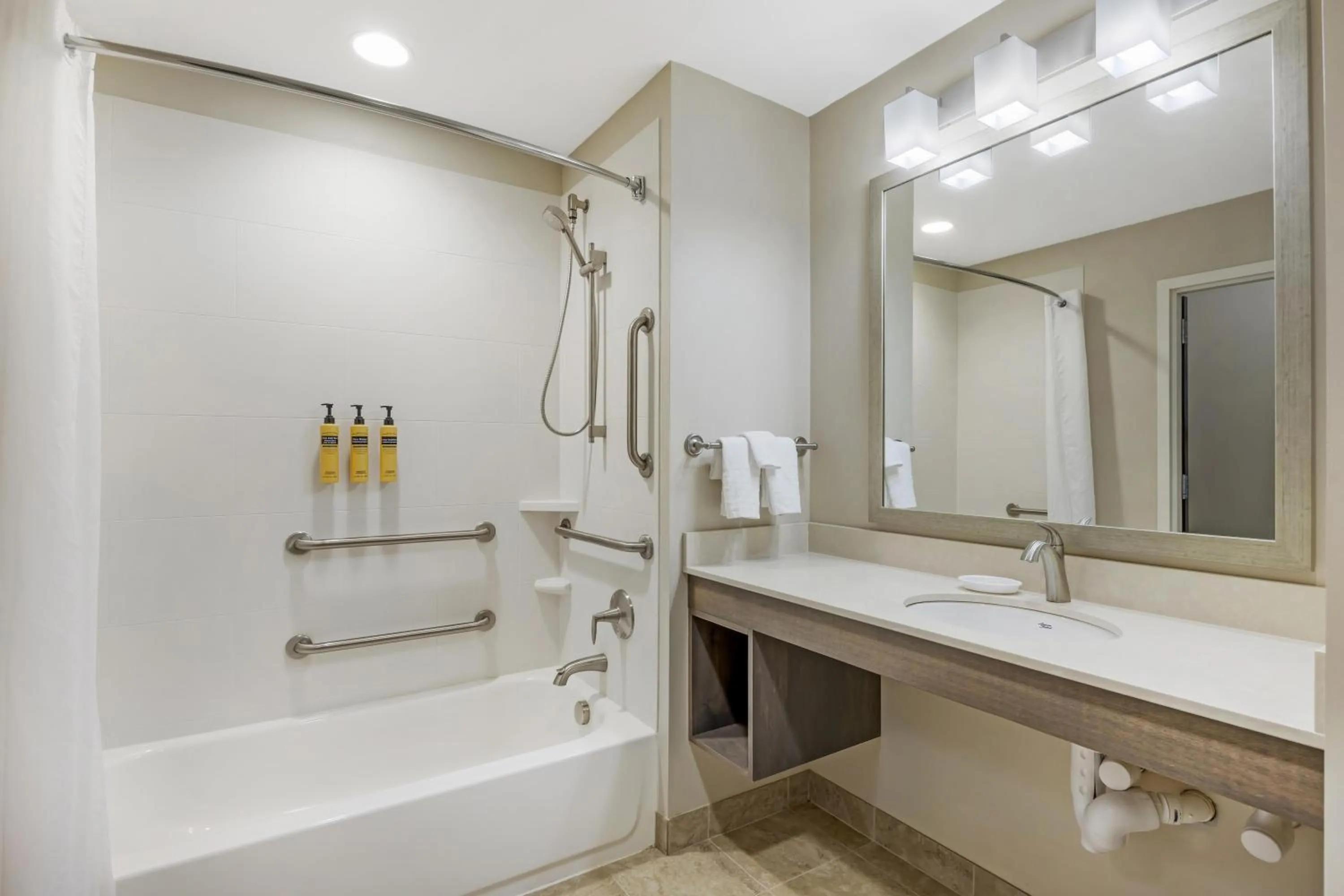 Bathroom in Best Western Plus Centralia Hotel & Suites