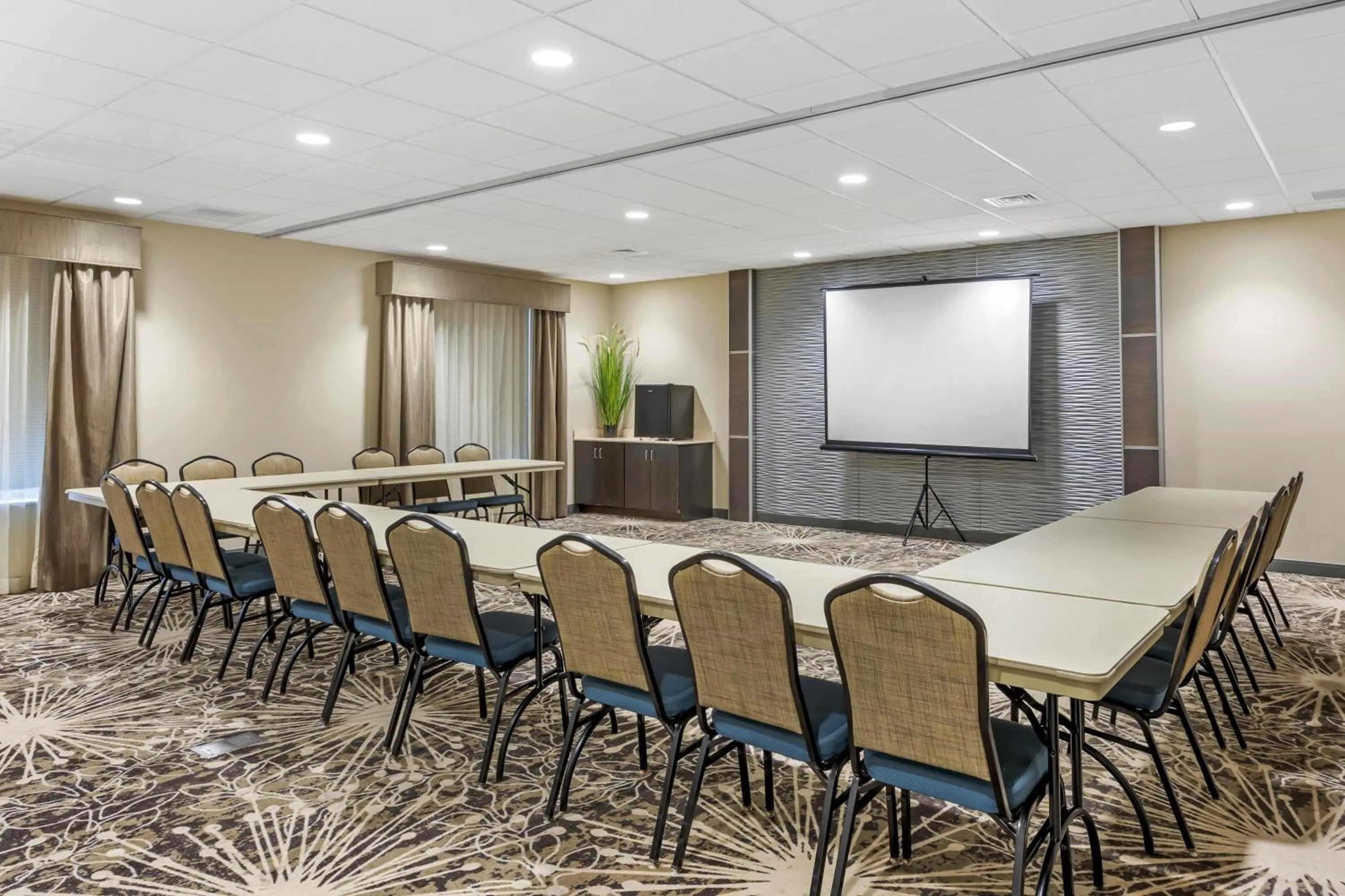 Meeting/conference room in Best Western Plus Centralia Hotel & Suites