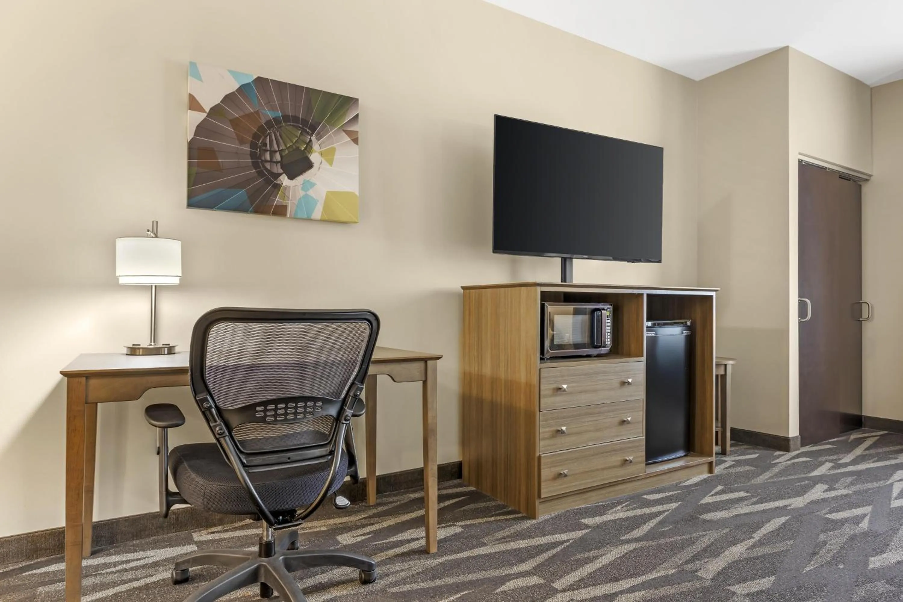 Bedroom in Best Western Plus Centralia Hotel & Suites