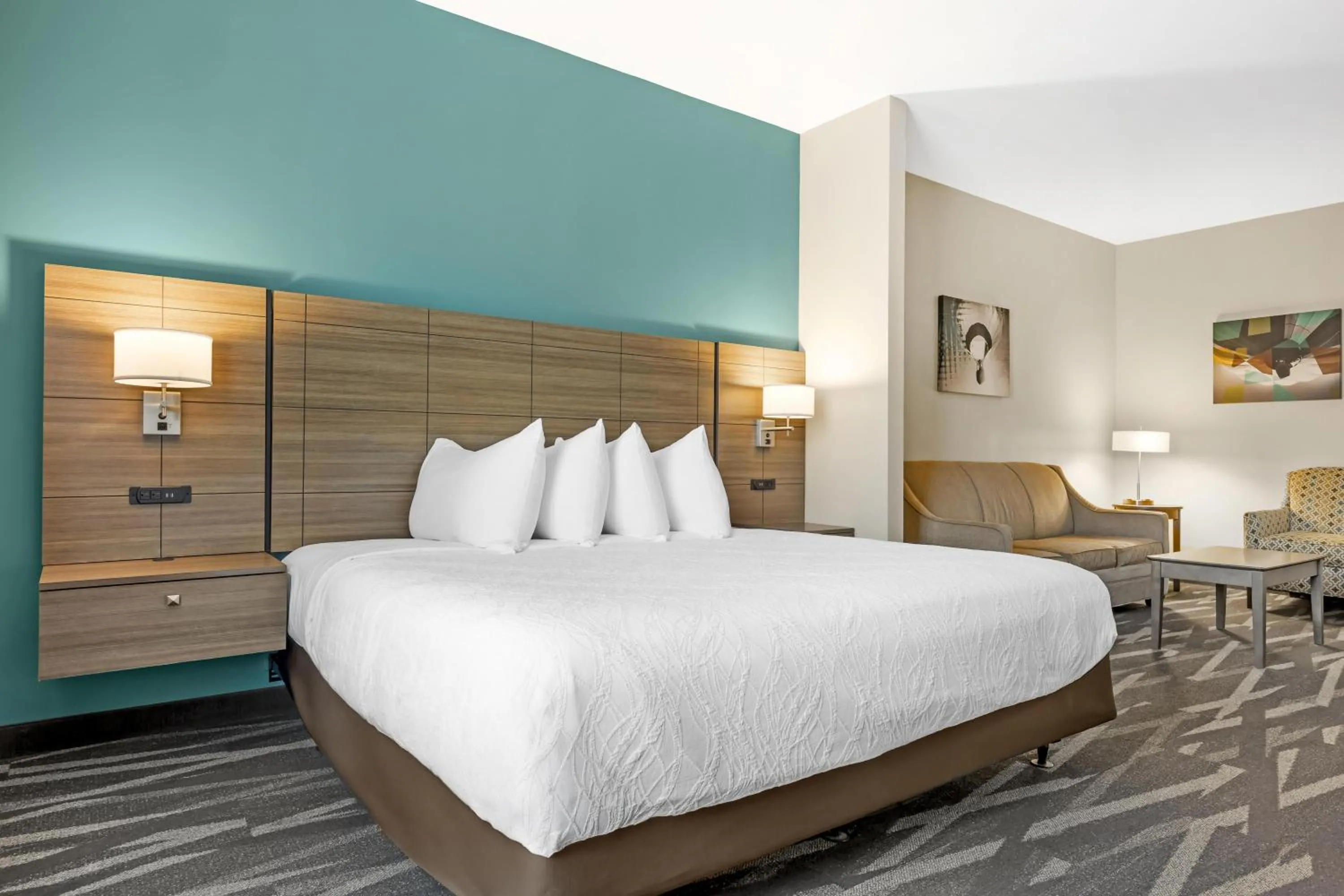 Photo of the whole room, Bed in Best Western Plus Centralia Hotel & Suites