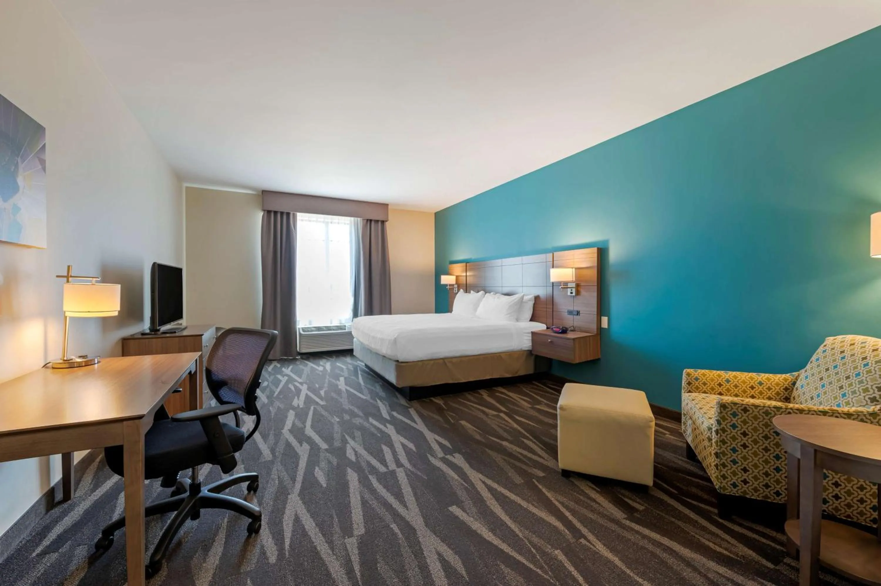 Bedroom, Bed in Best Western Plus Centralia Hotel & Suites