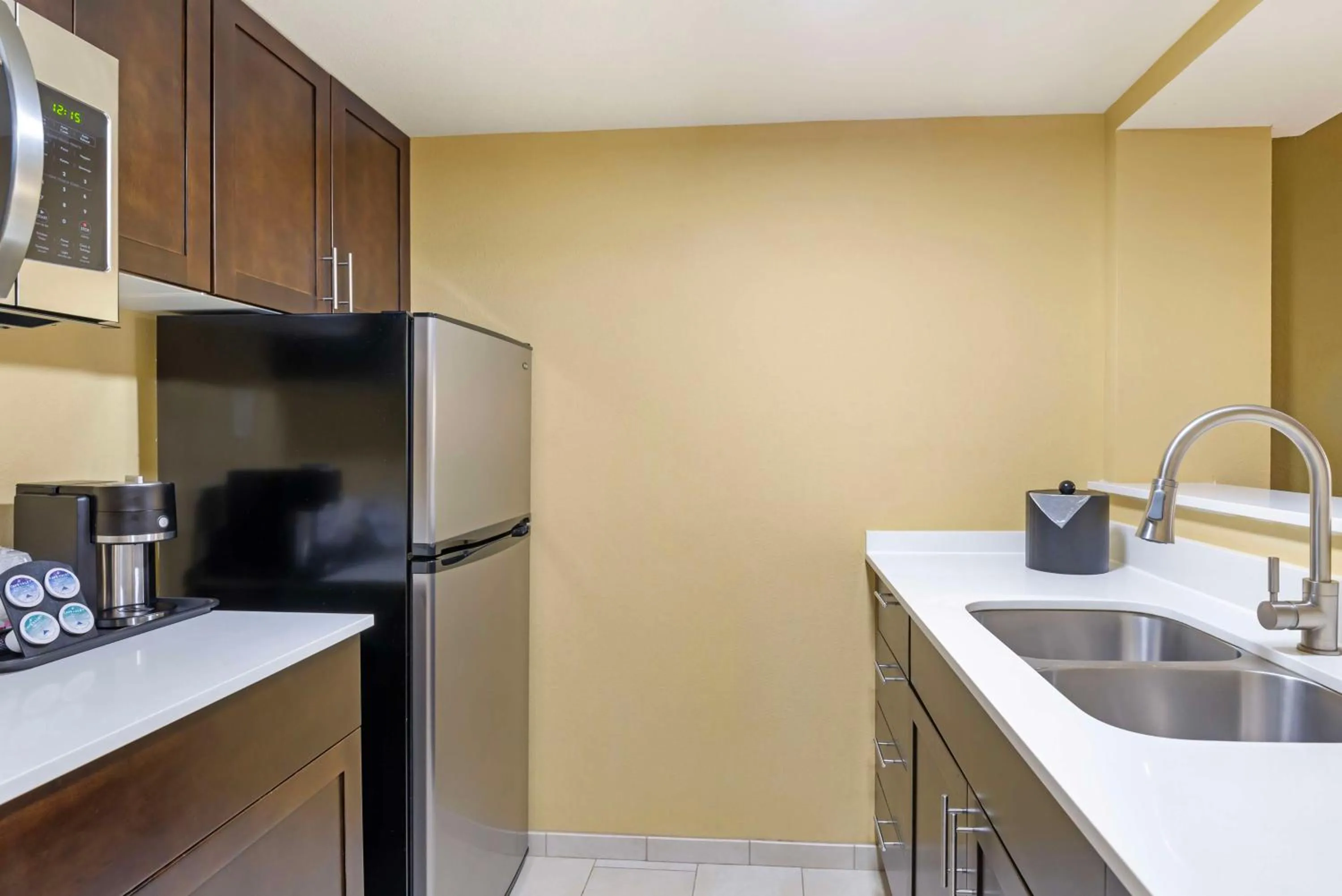 Bedroom in Best Western Plus Thornburg Inn & Suites