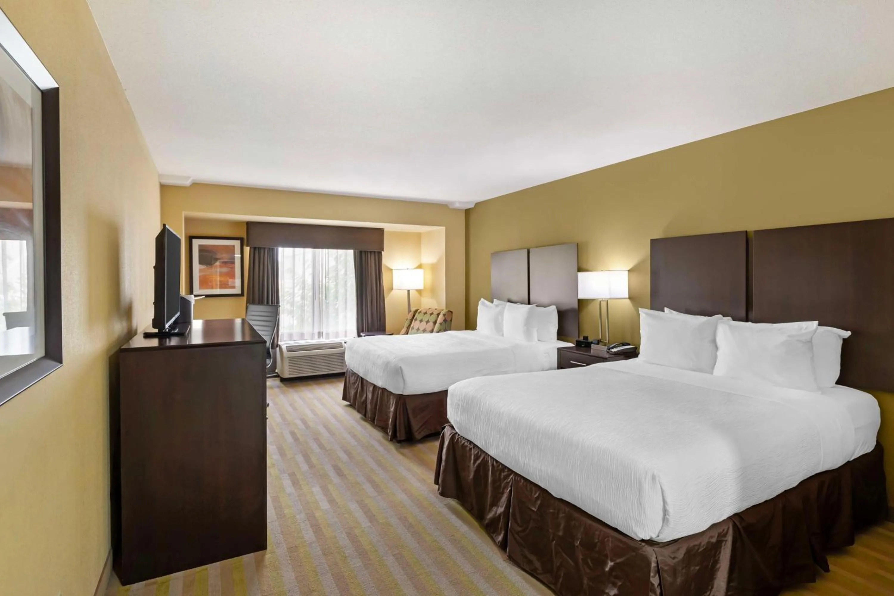 Bedroom, Bed in Best Western Plus Thornburg Inn & Suites