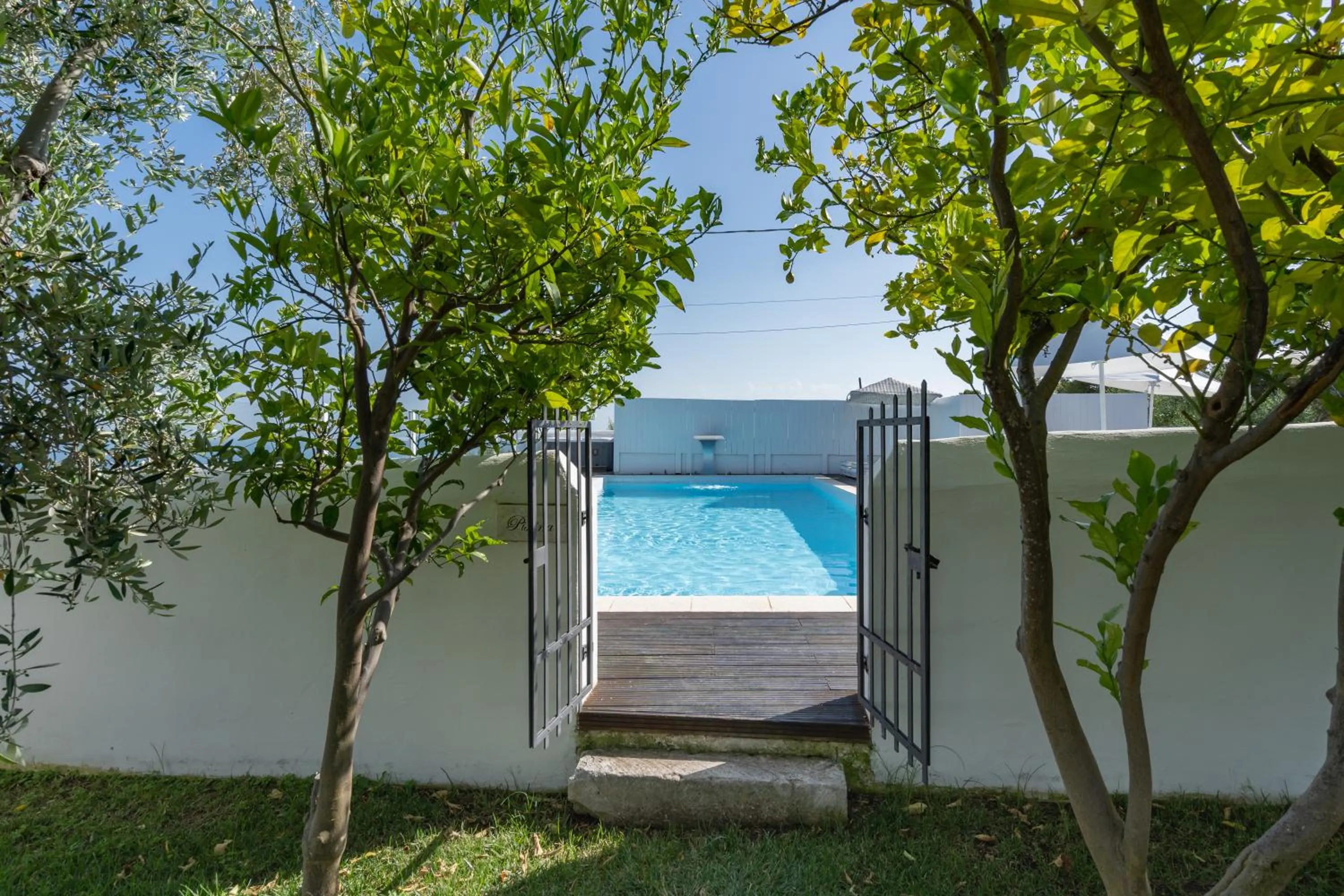 Pool view in La Locanda Del Carrubo