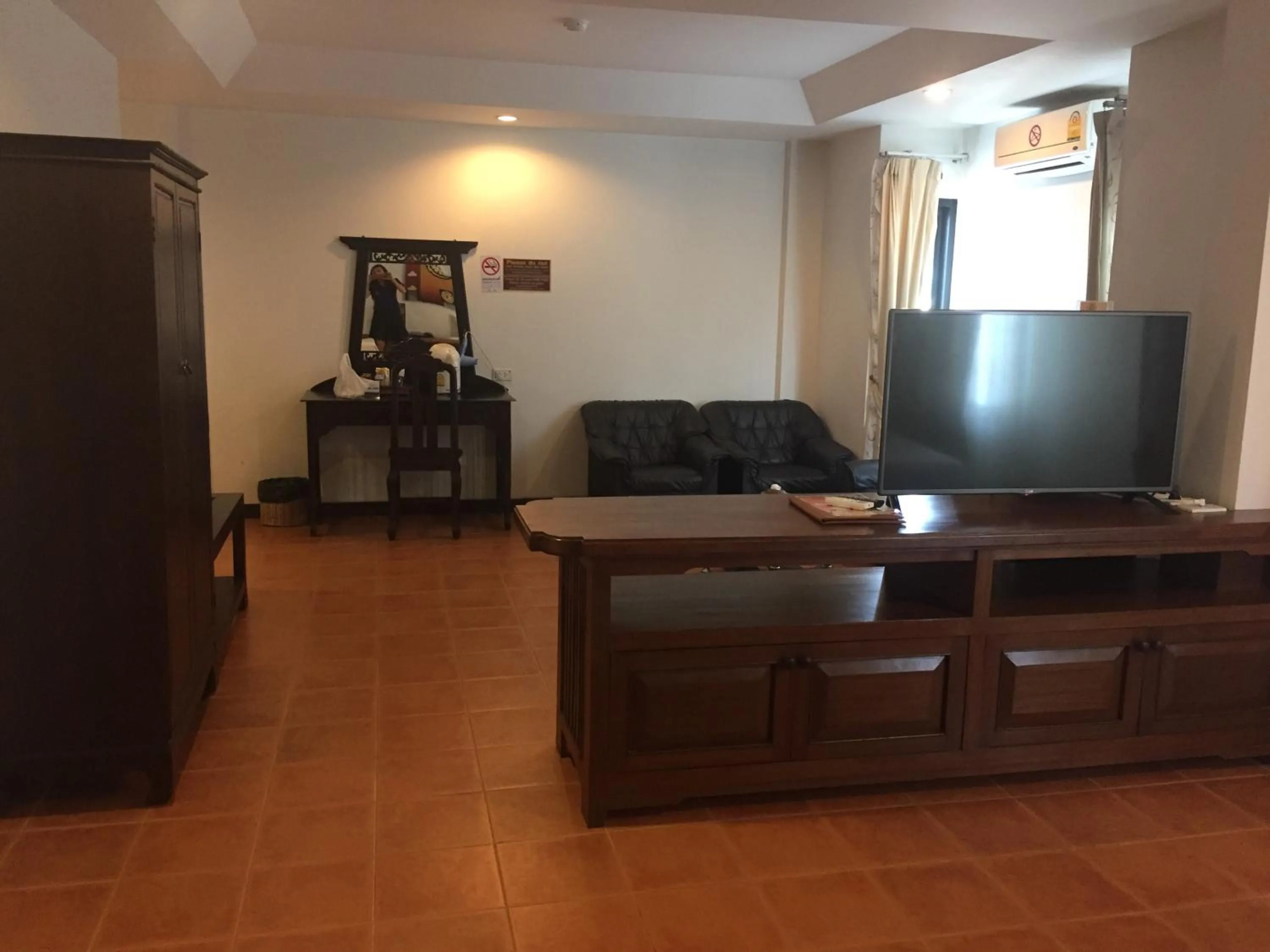 Living room in Wangburapa Grand Hotel