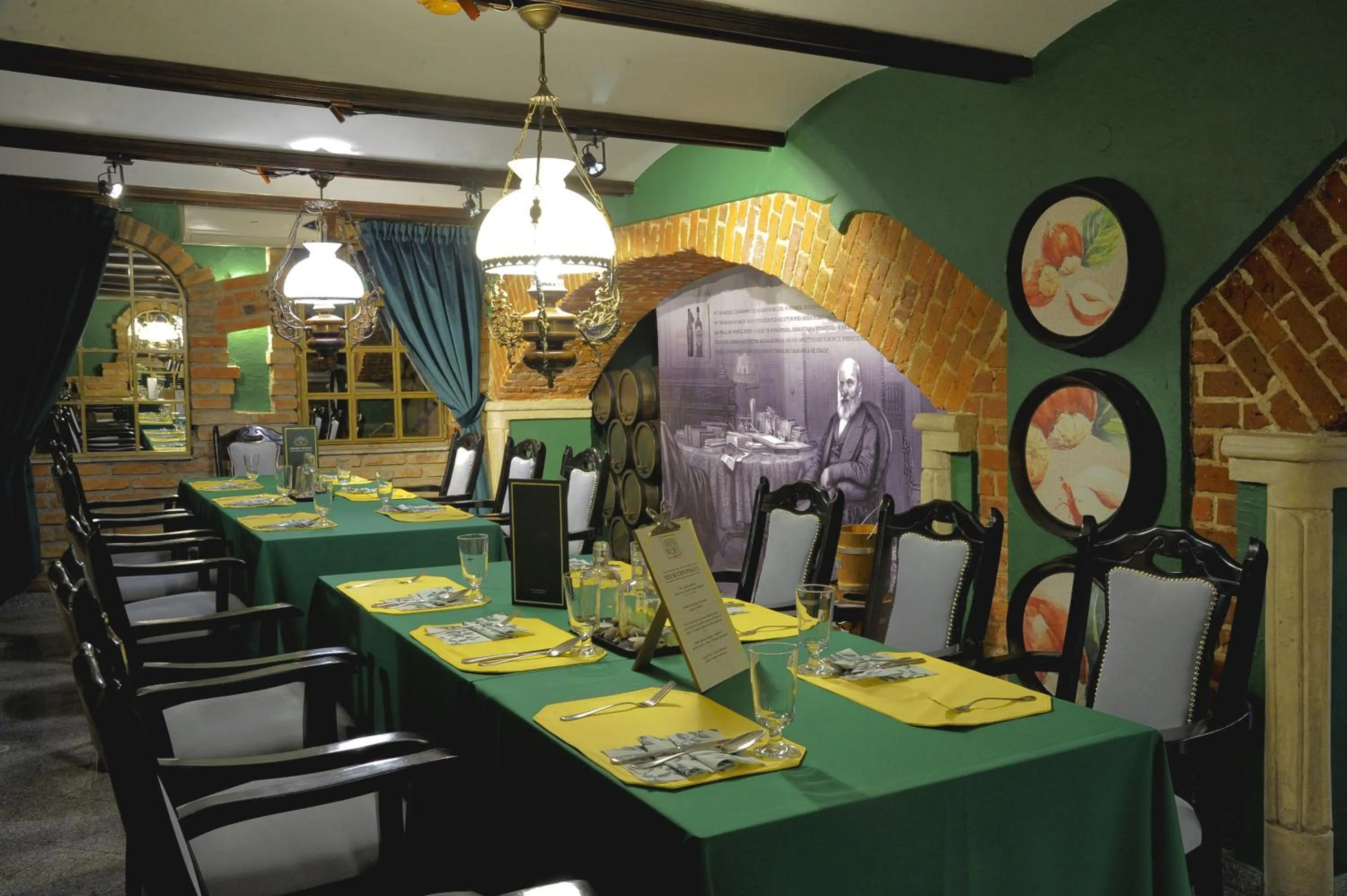 Restaurant/places to eat in Pietrak Hotel