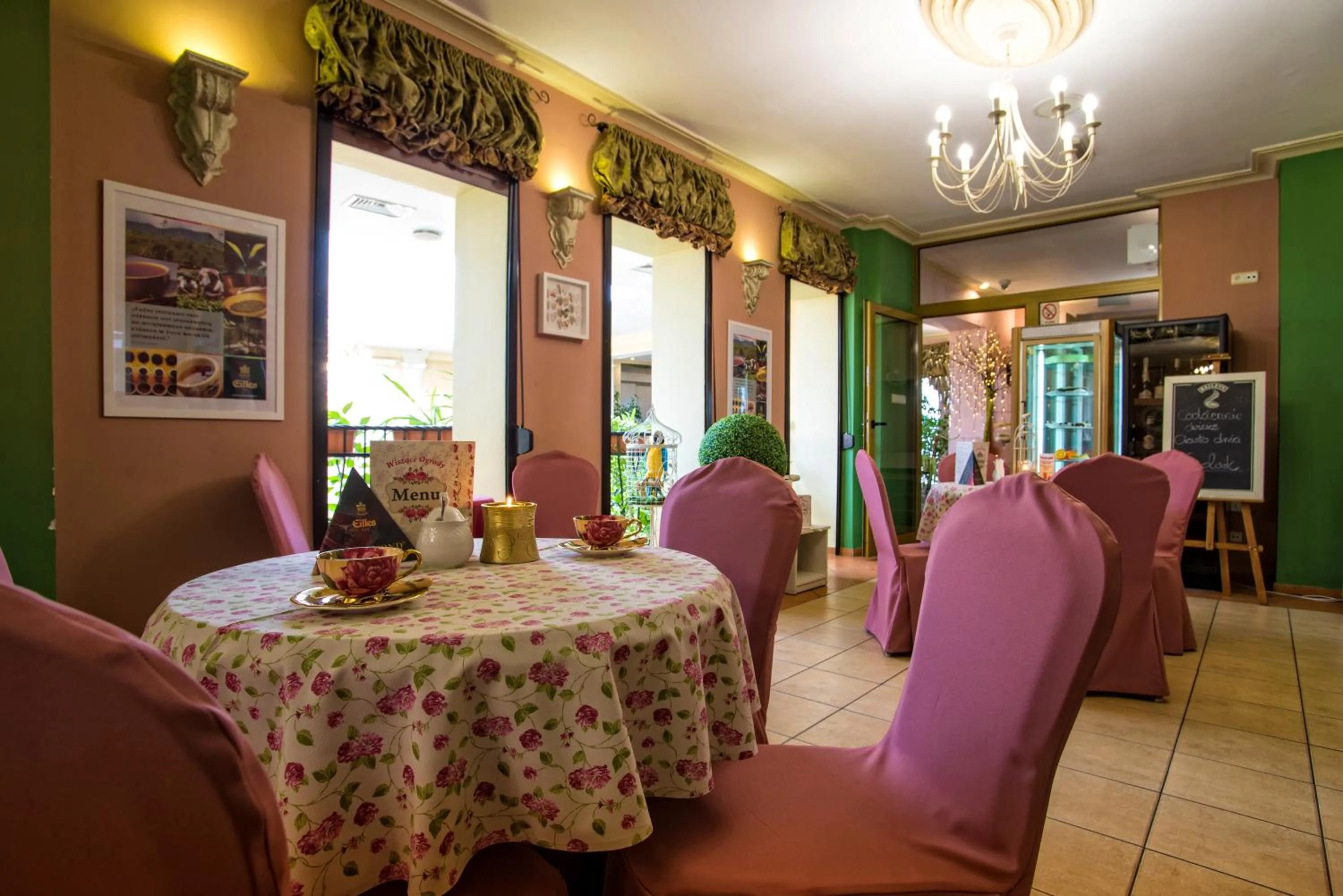 Restaurant/places to eat in Pietrak Hotel